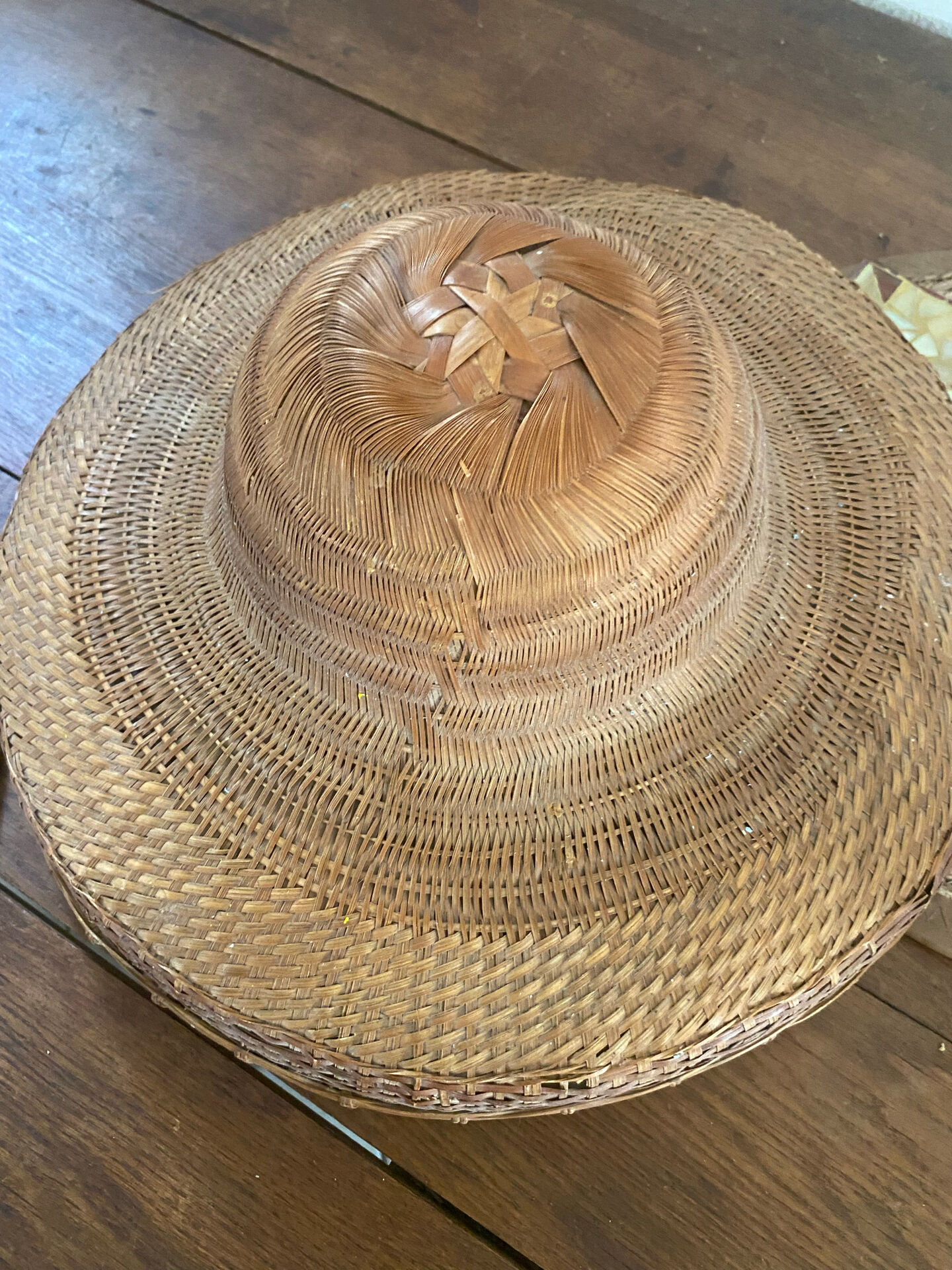 Chapeau asiatique ancien de décoration.