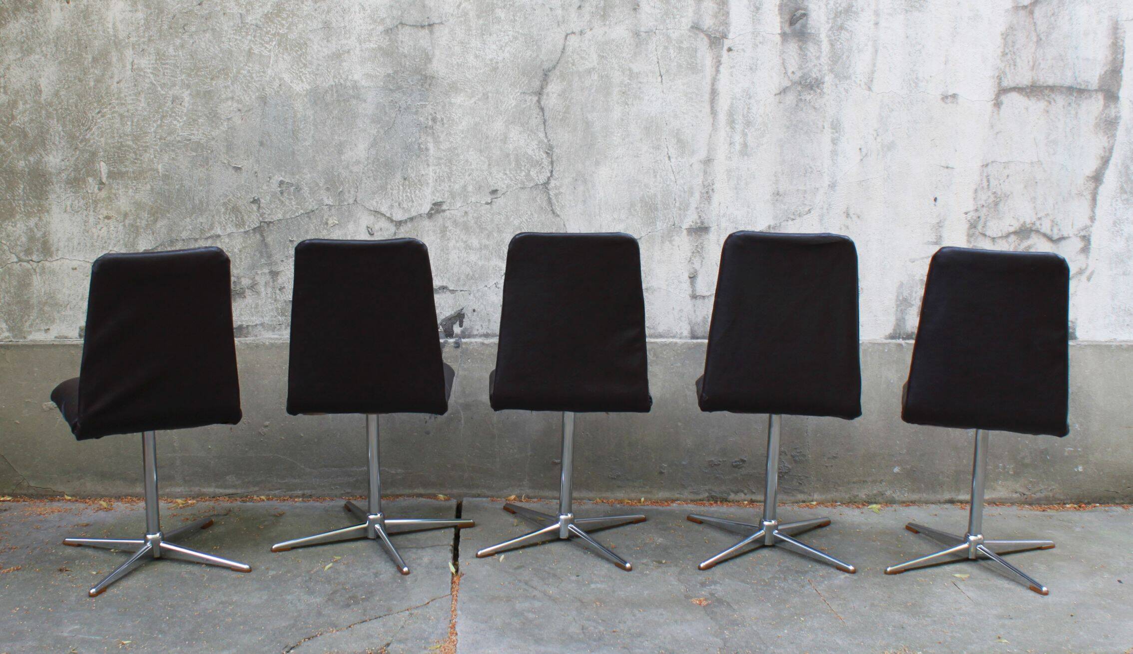 Série de chaises vintages par Eka