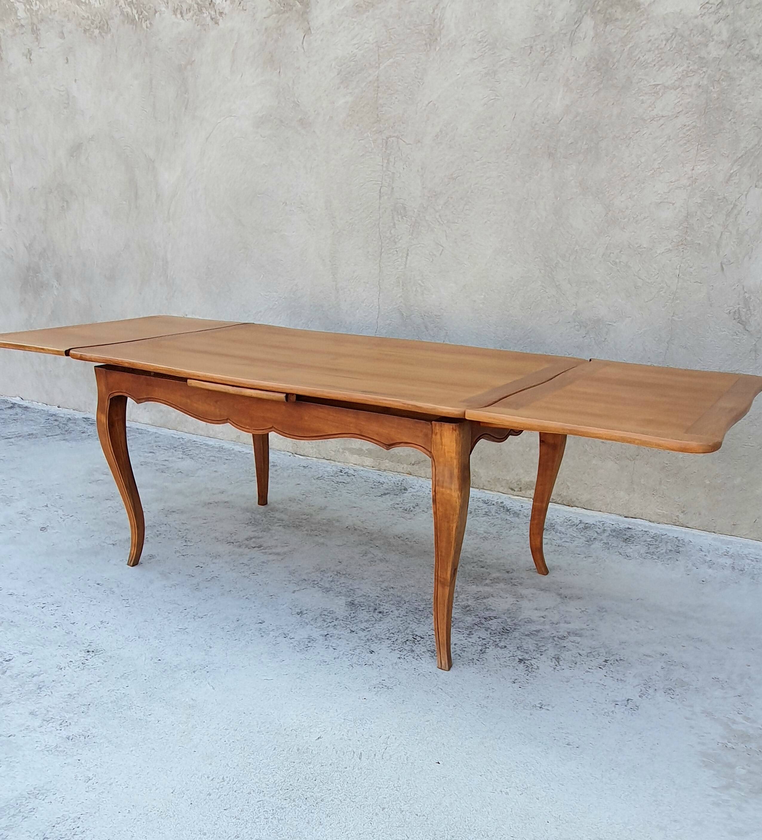 Extendable table