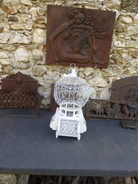 Cage has birds vintage, in wood and metal, painted in blue and white