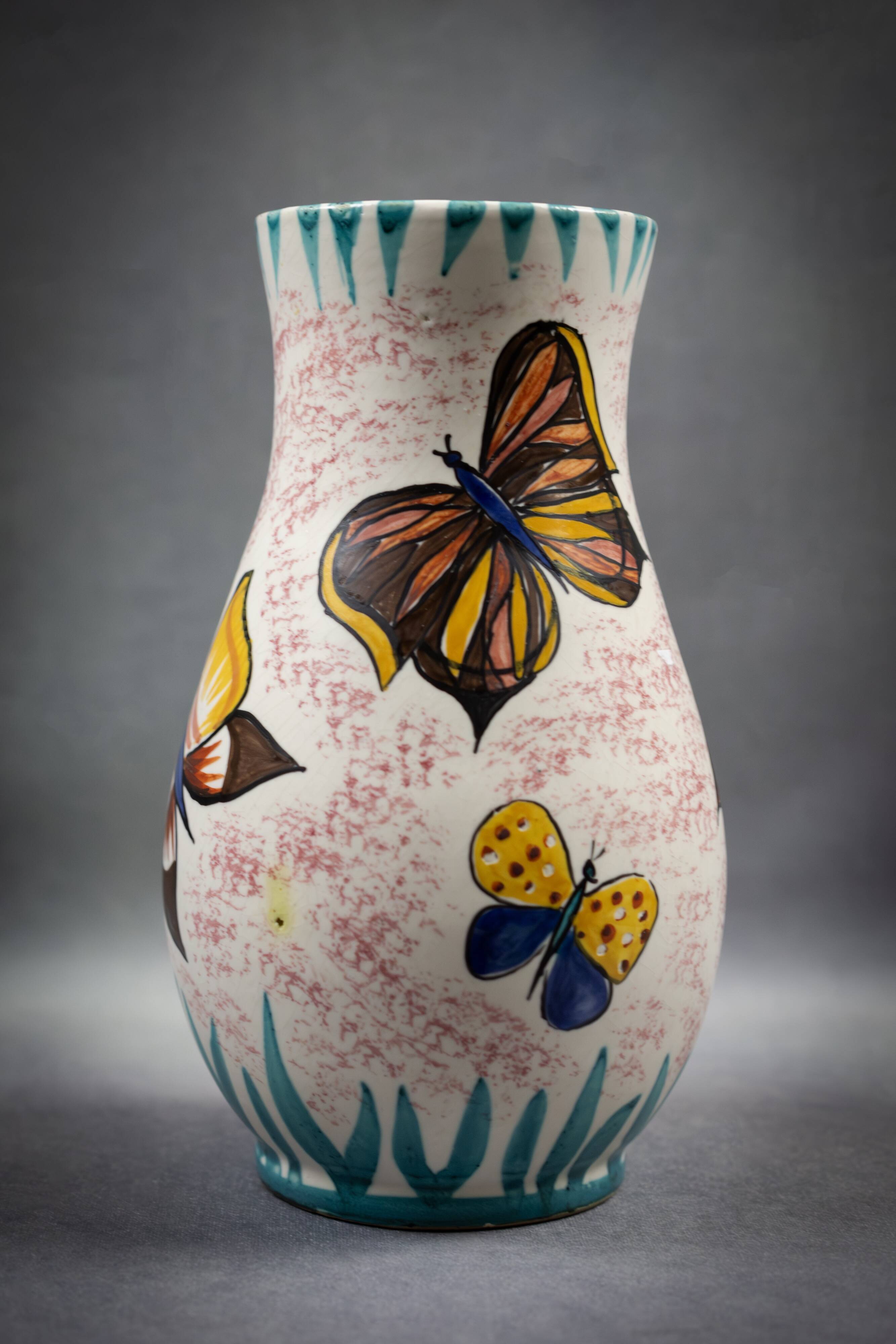 Vase en céramique de vallauris - décor émaillé polychrome de papillons