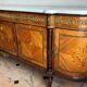 Buffet en marqueterie de style Louis XVI avec plateau en marbre
