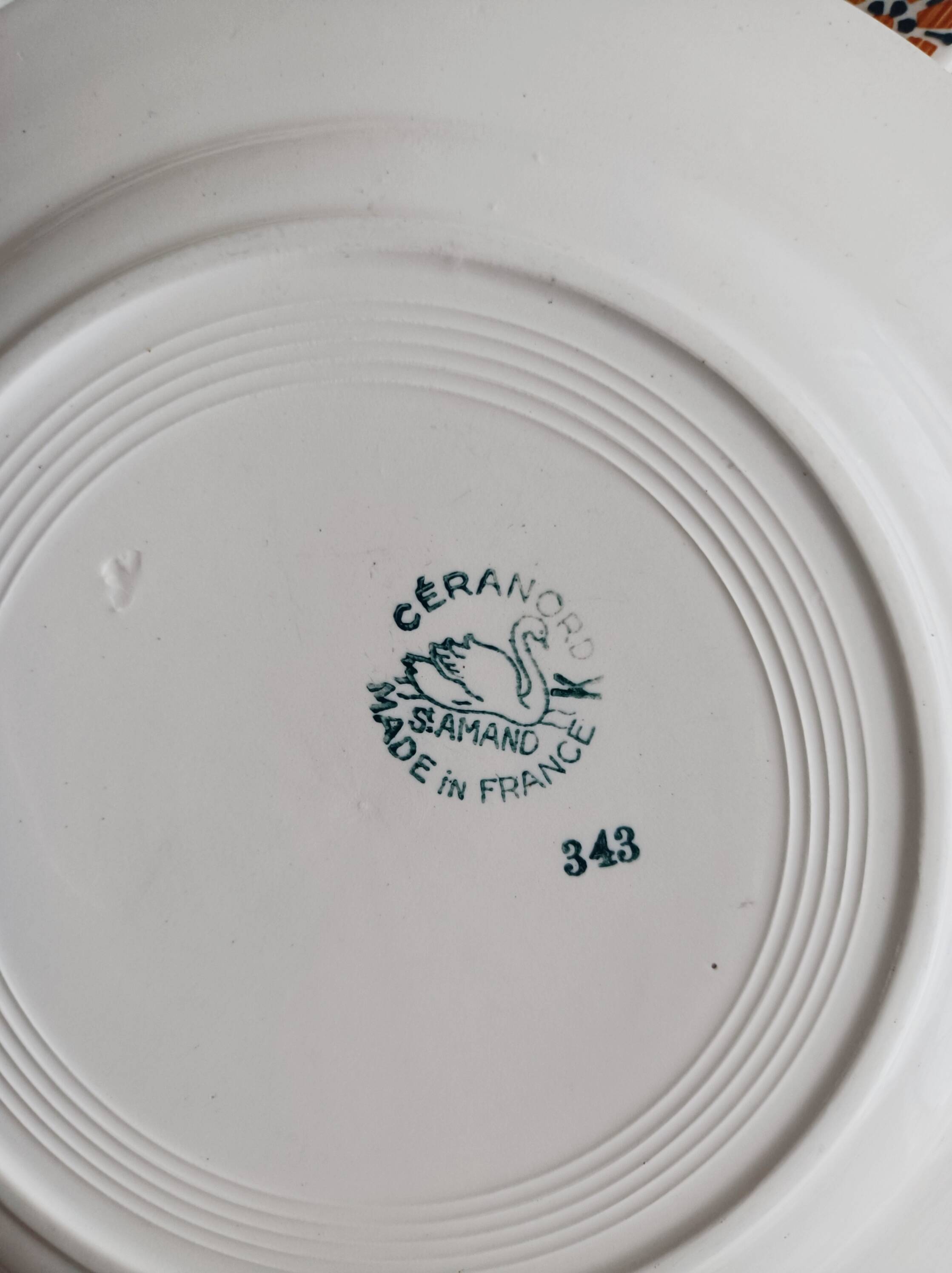 Set of 6 Ceranord dinner plates