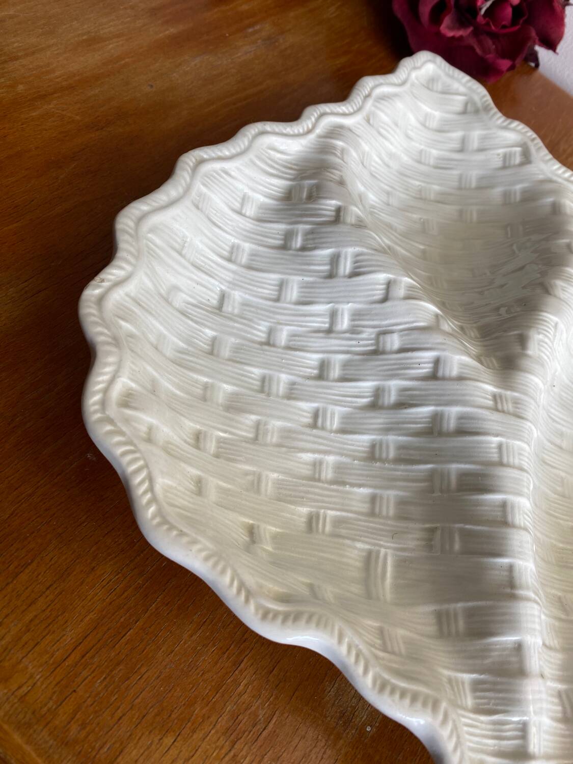 Ceramic compartmentalized leaf appetizer dish
