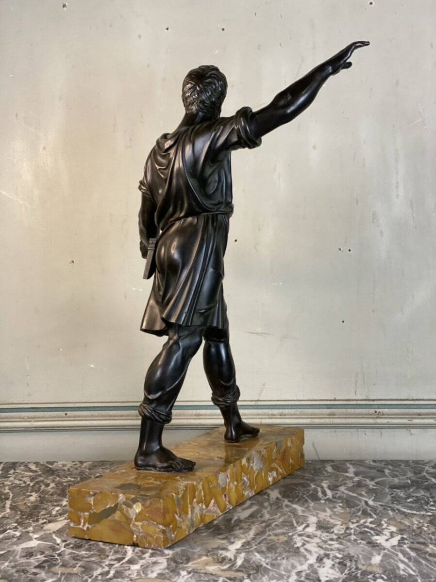 Bonze patine noire, homme barbu debout, dans l’esprit de l’antique, XIXème siècle