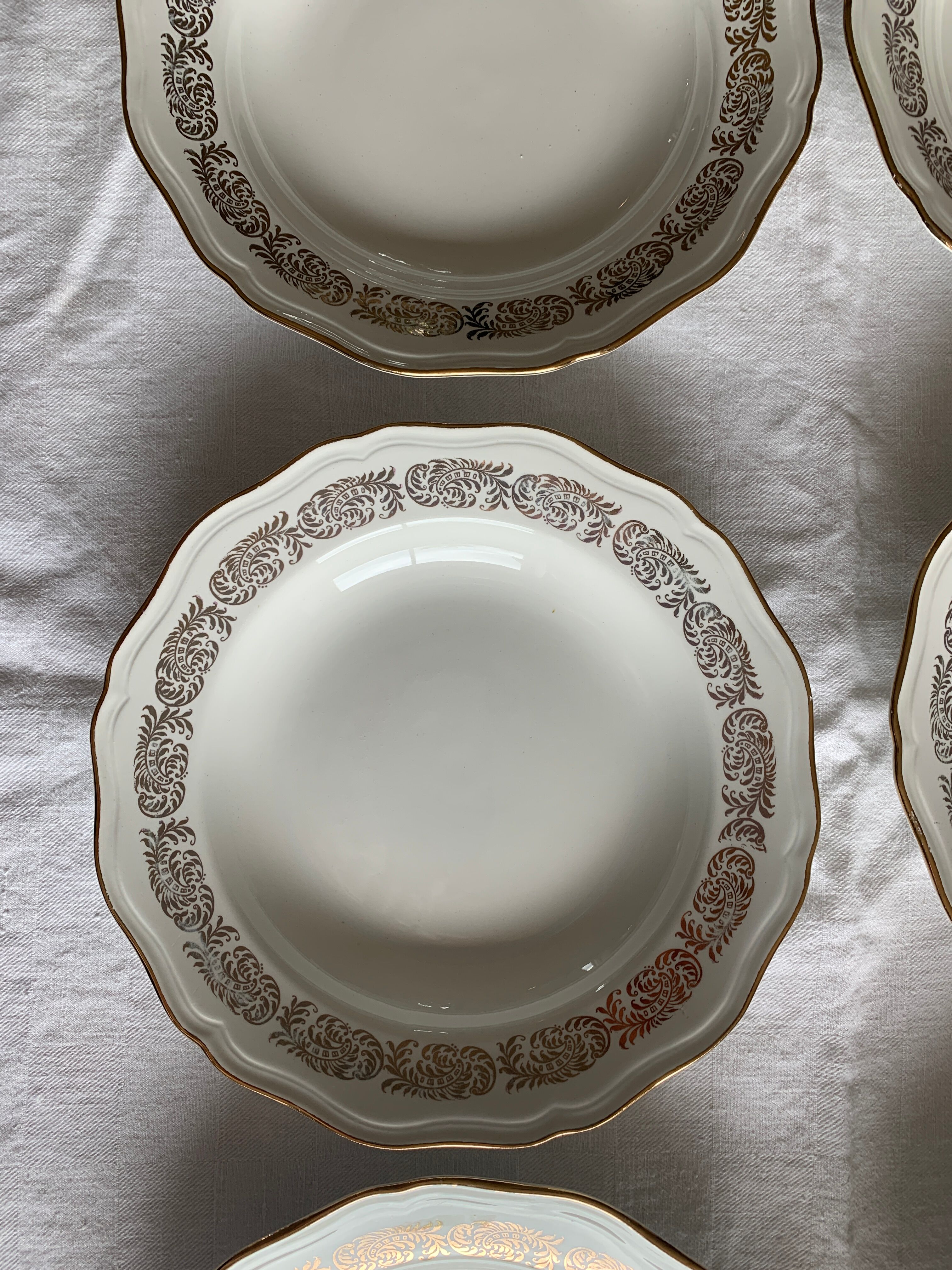 Hollow plates Lucette