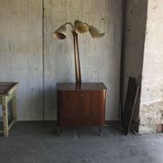 Meuble à boissons Art Déco en noyer marron avec lampe intégrée et laiton, 1950s