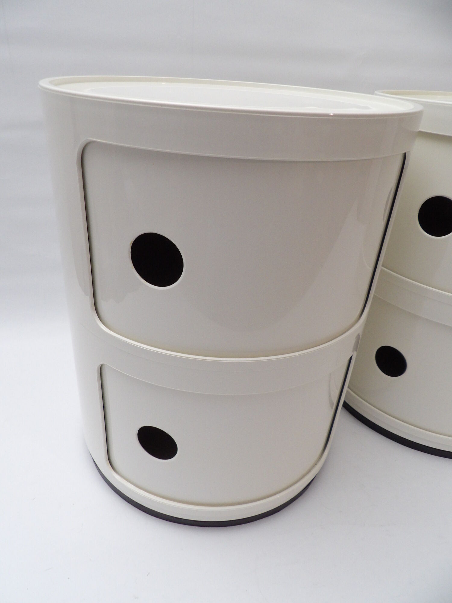 Paire de tables d'appoint ou bout de canapé Kartell par Anna Castelli