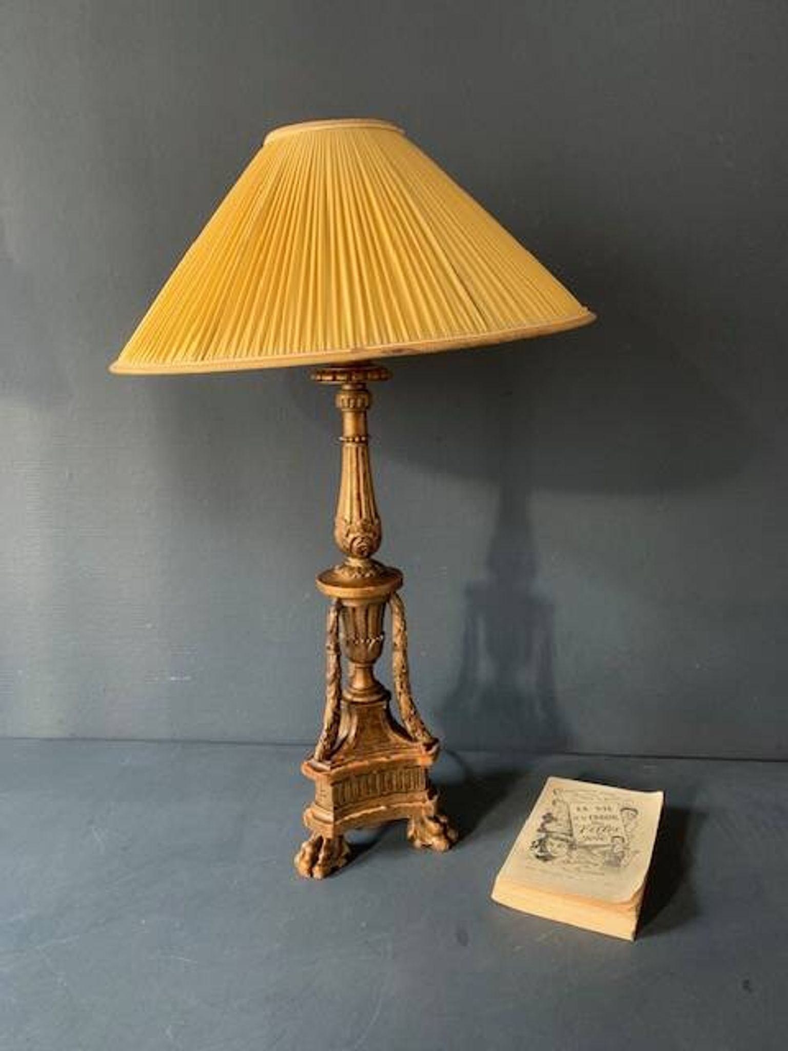 Antique lamp in gilded carved wood, tripod, Napoleon III, 19th century