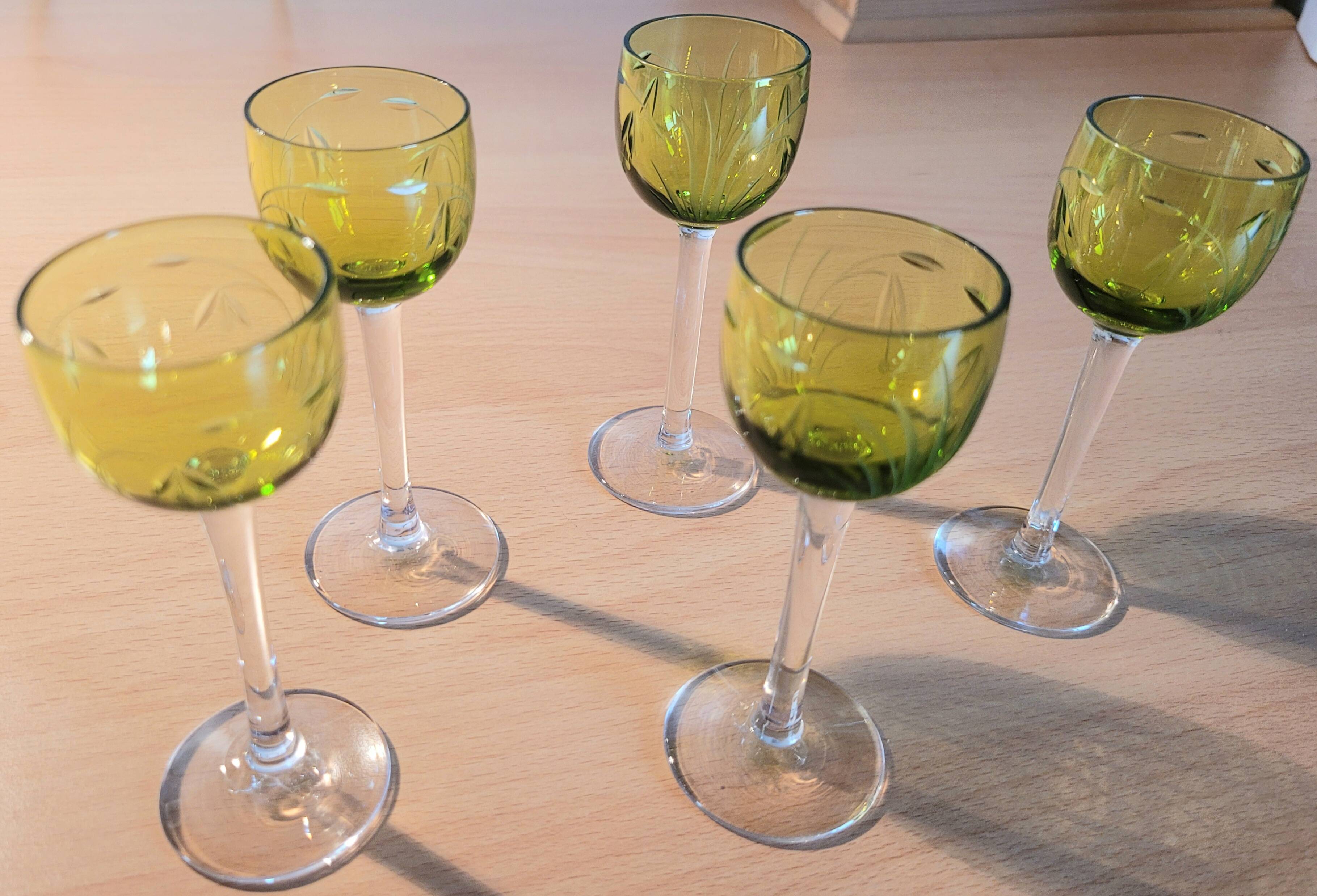 Lot de 5 verres à liqueur vert et transparent