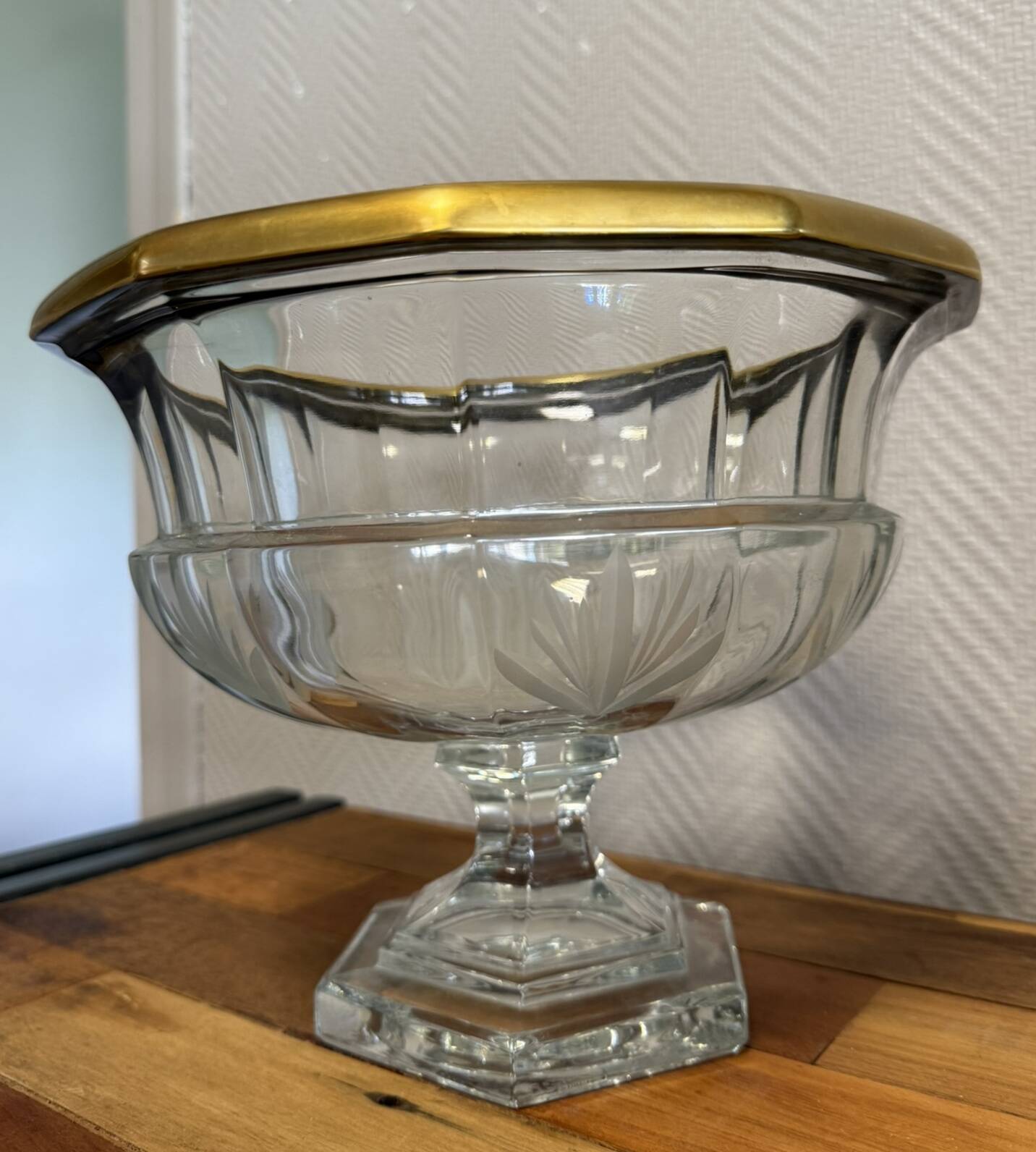 Cristalleries de Lorraine: large faceted bowl on crystal pedestal