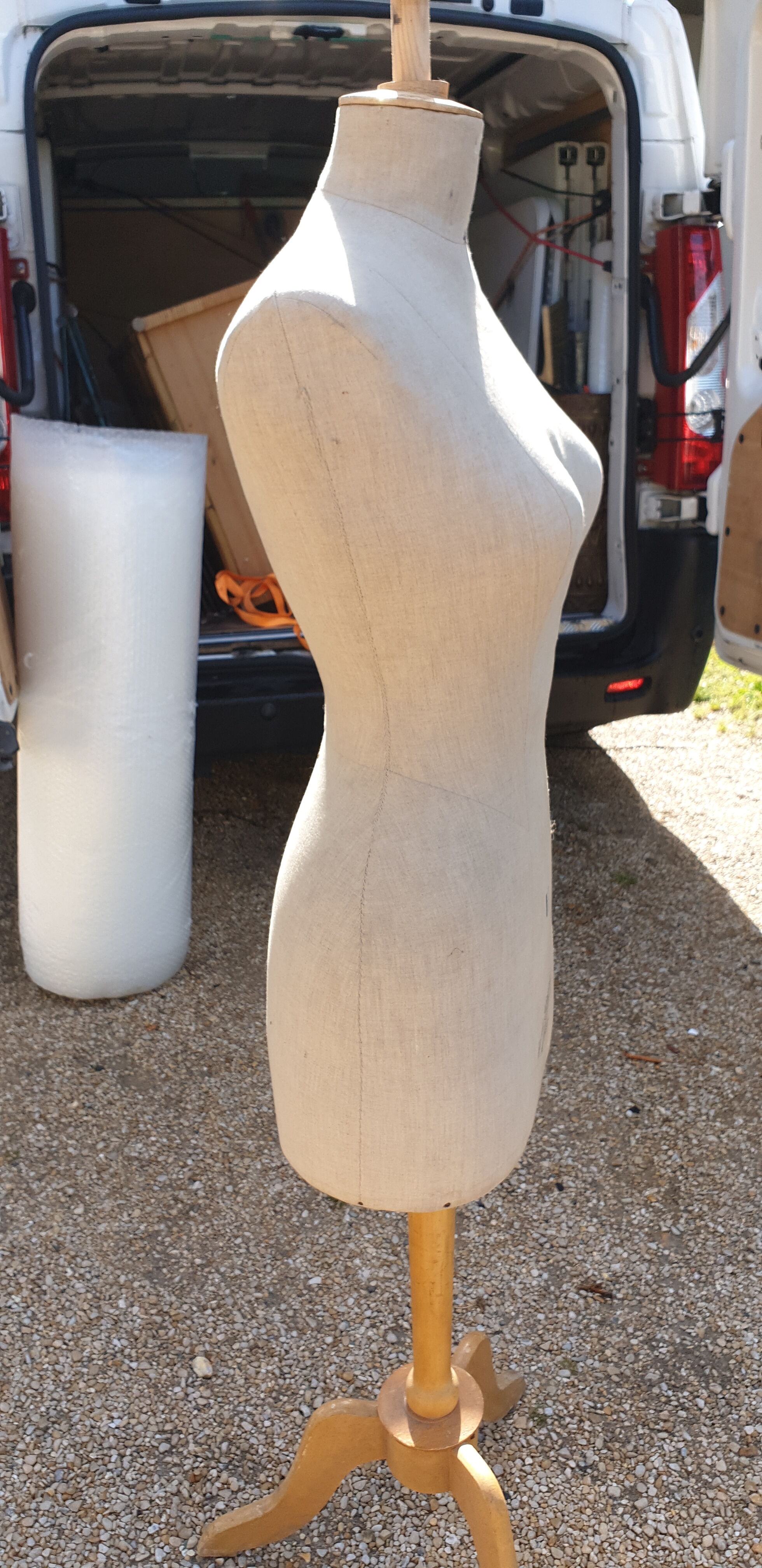 Stitching bust on foot half XXth