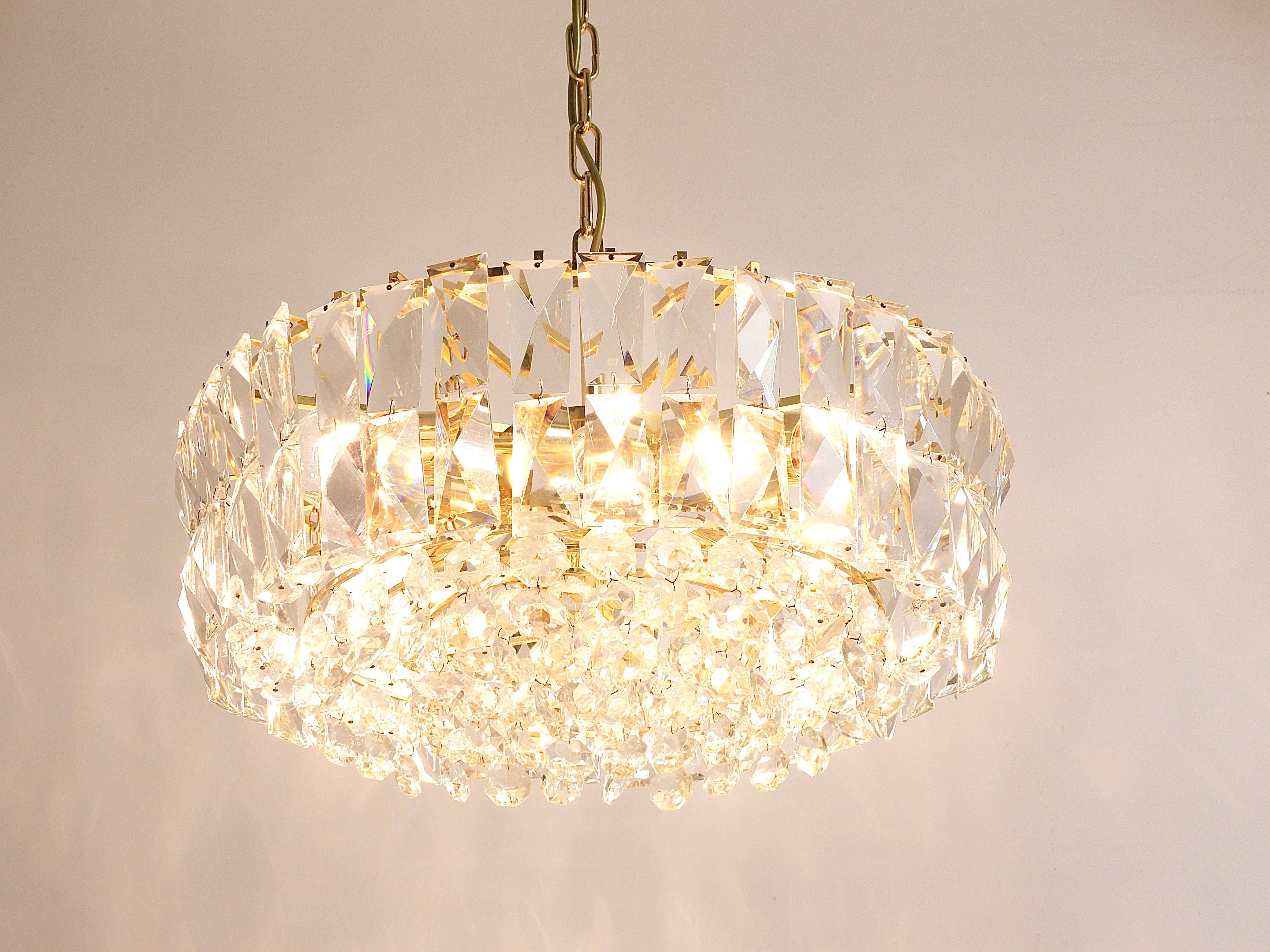 Bakalowits Vienna Grand Chandelier in Gilded Brass and Crystal Glass, Austria, 1970s