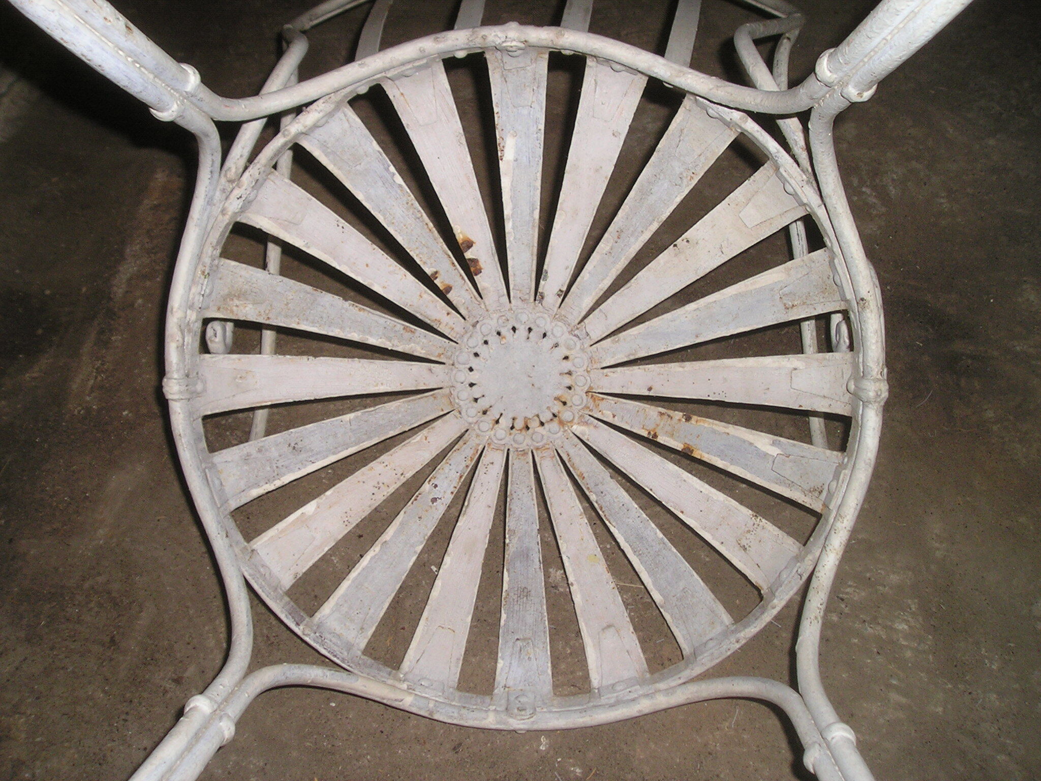 Wrought iron garden armchair with riveted flexible blades early XXth