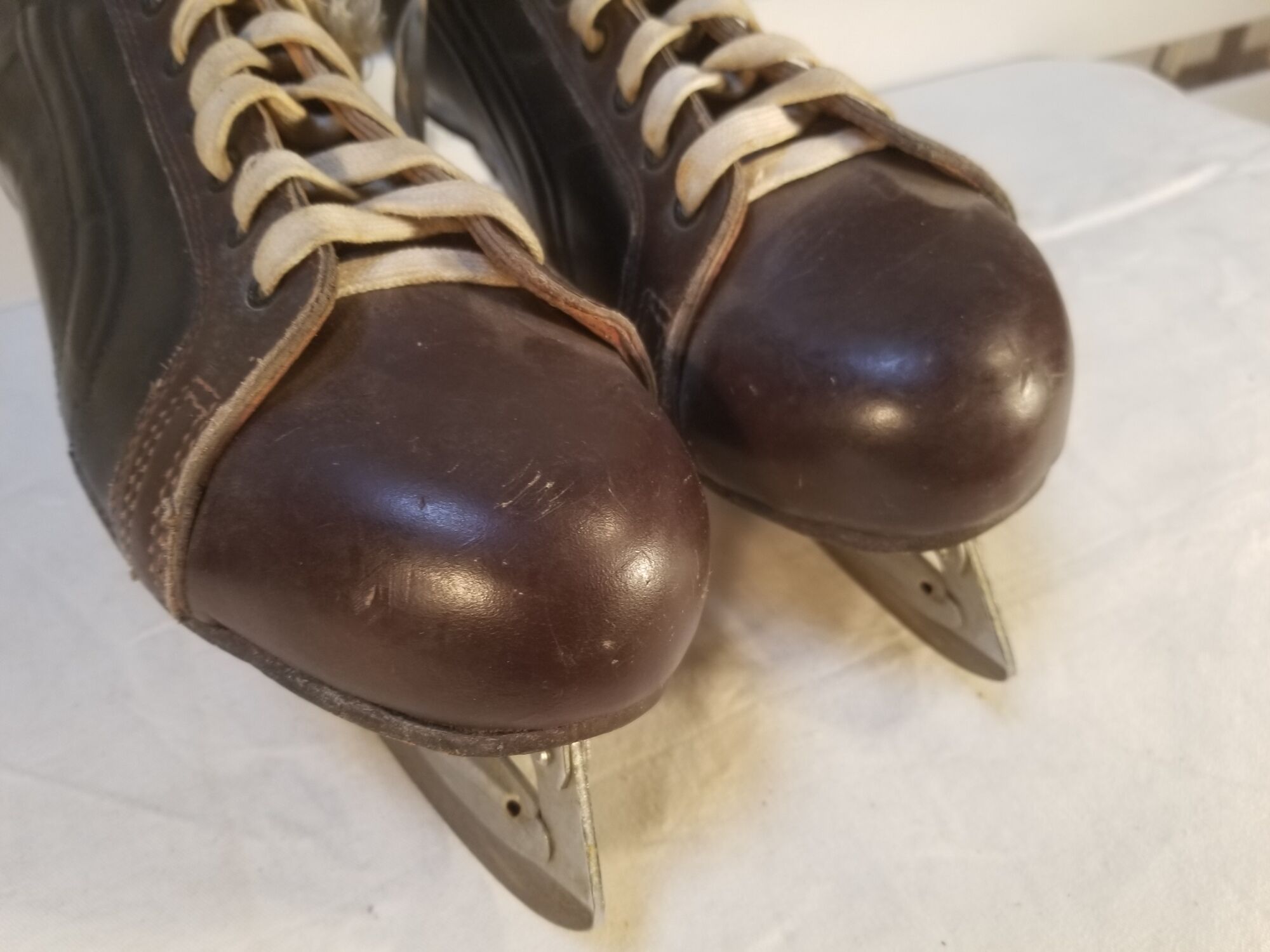 Former NHL Hockey Skates - Daoust Pro Model Canada - Vintage Sports Deco