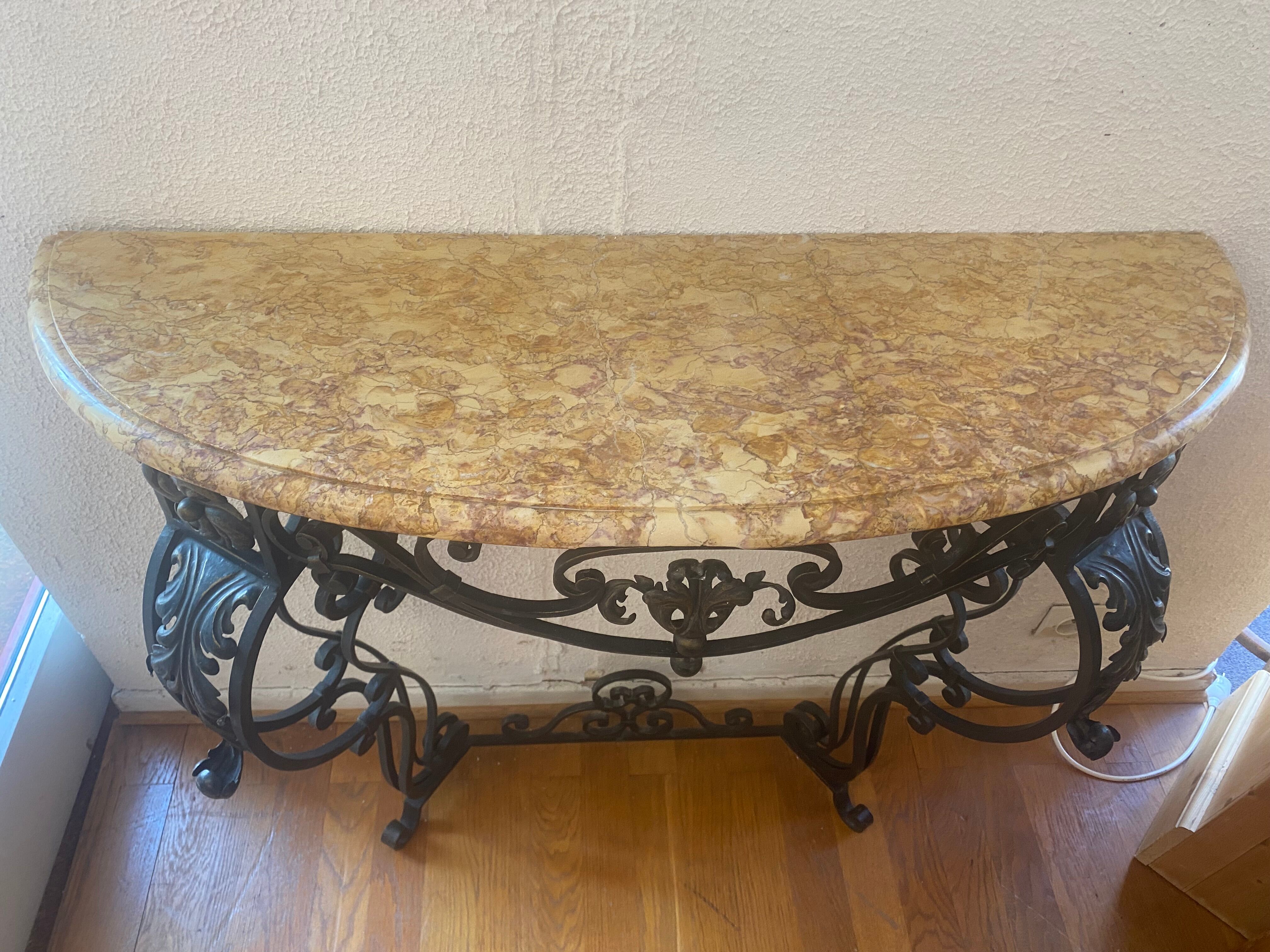 Console en fer forgé de style Louis XV, avec son marbre