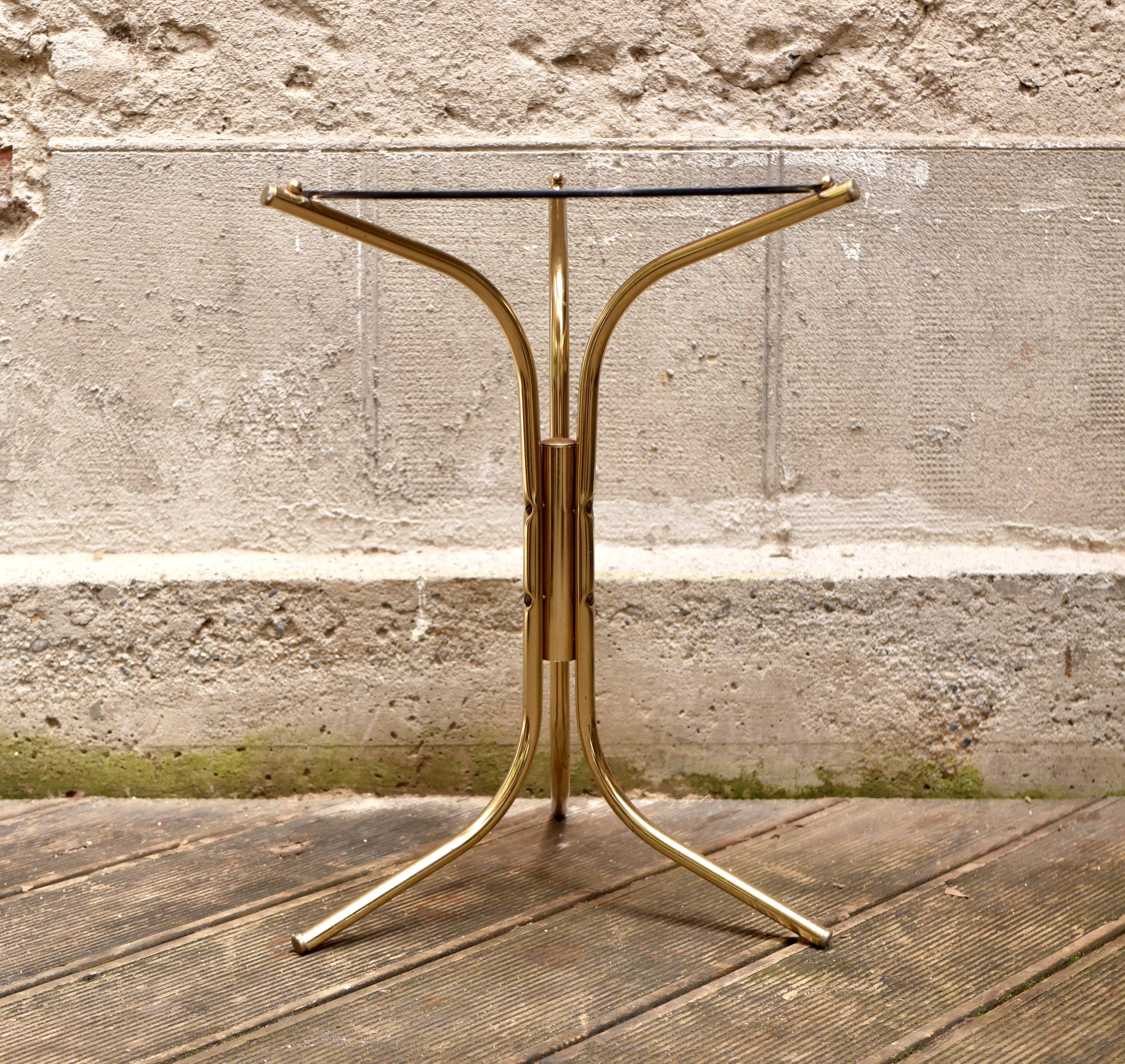Golden pedestal table in smoked glass