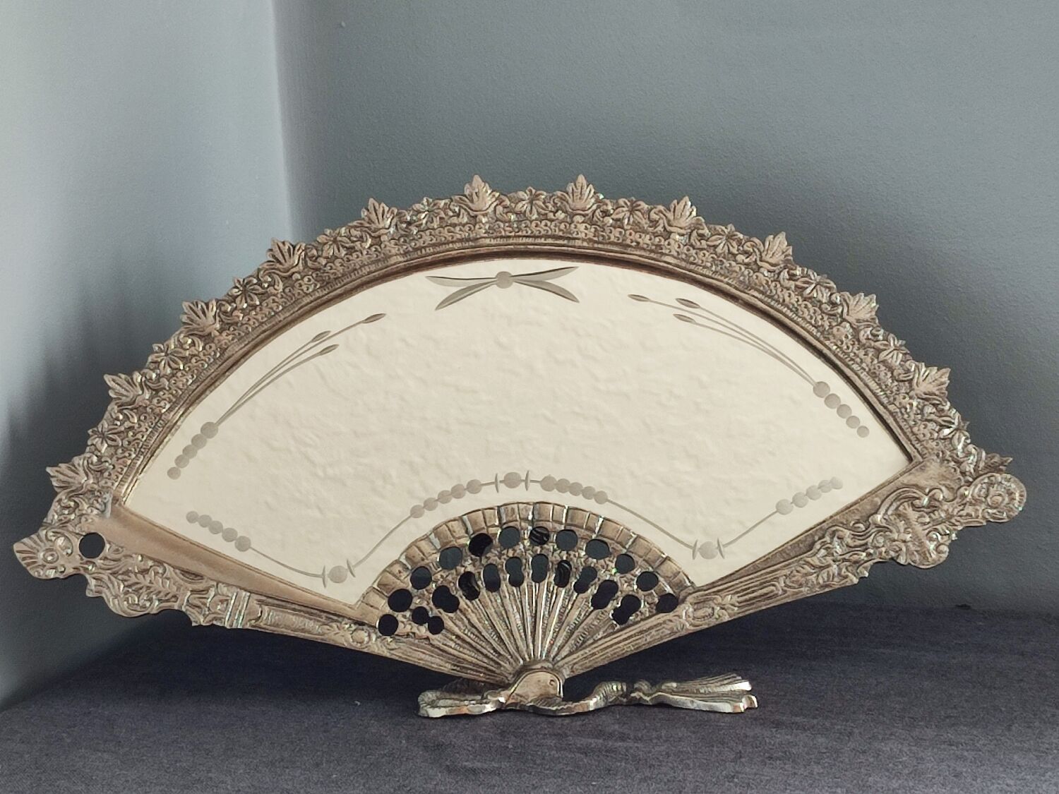 Table mirror vintage engraved glass fan