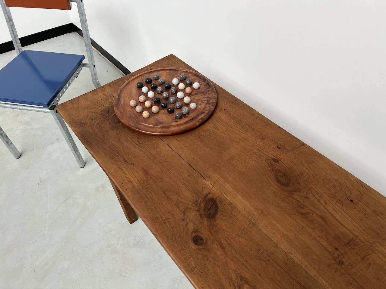 Small old console in solid oak, with spindle legs