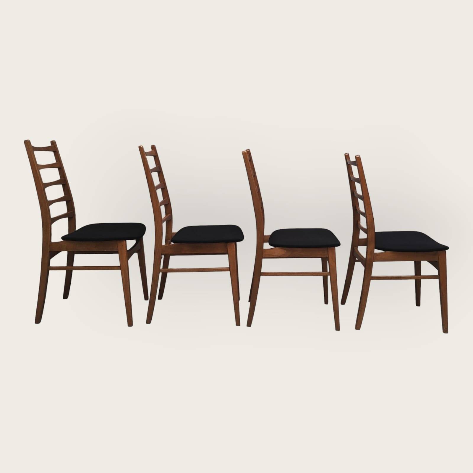 Vier Mid Century stoelen