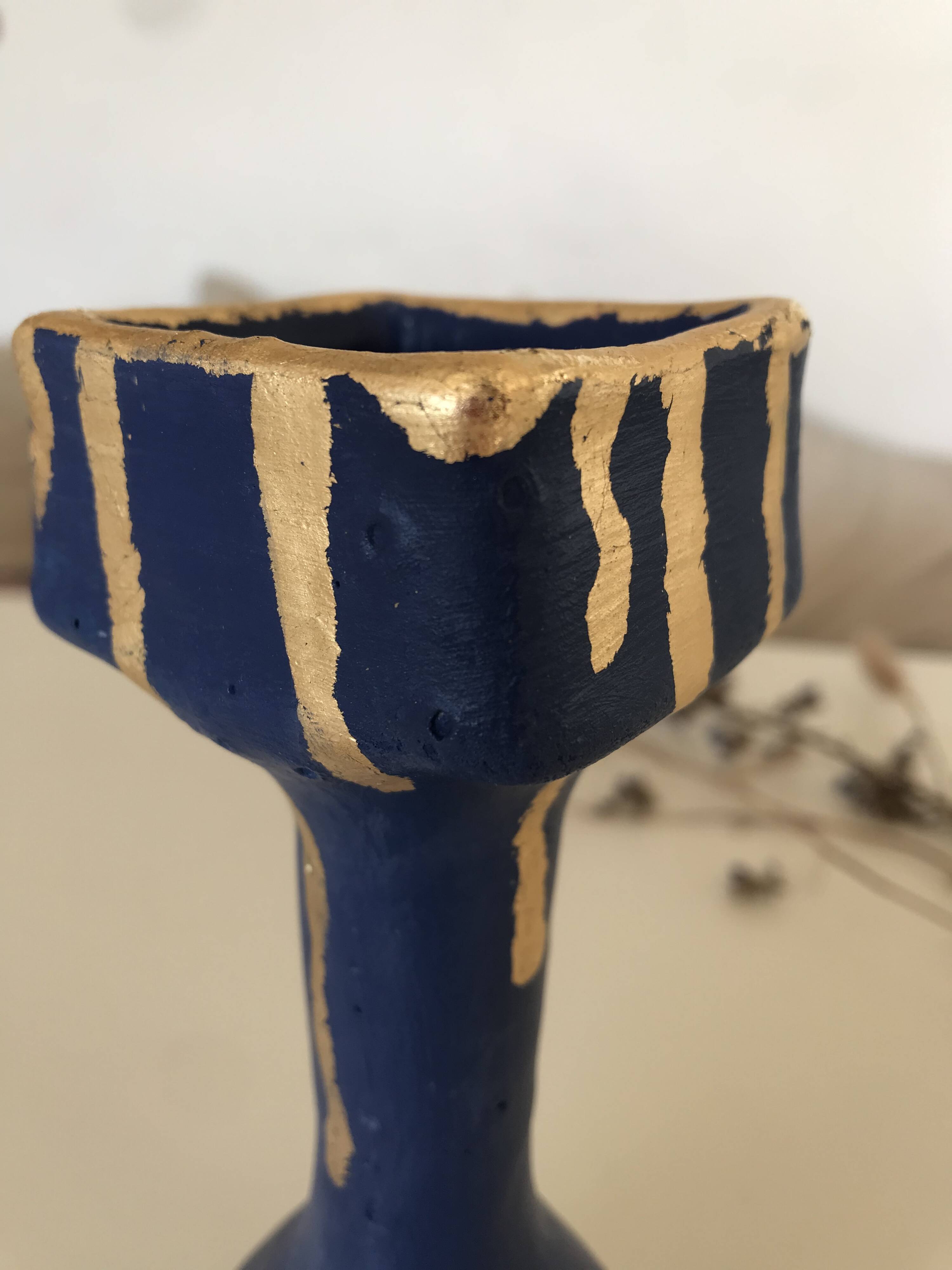Soliflore à col carré doré à la feuille
