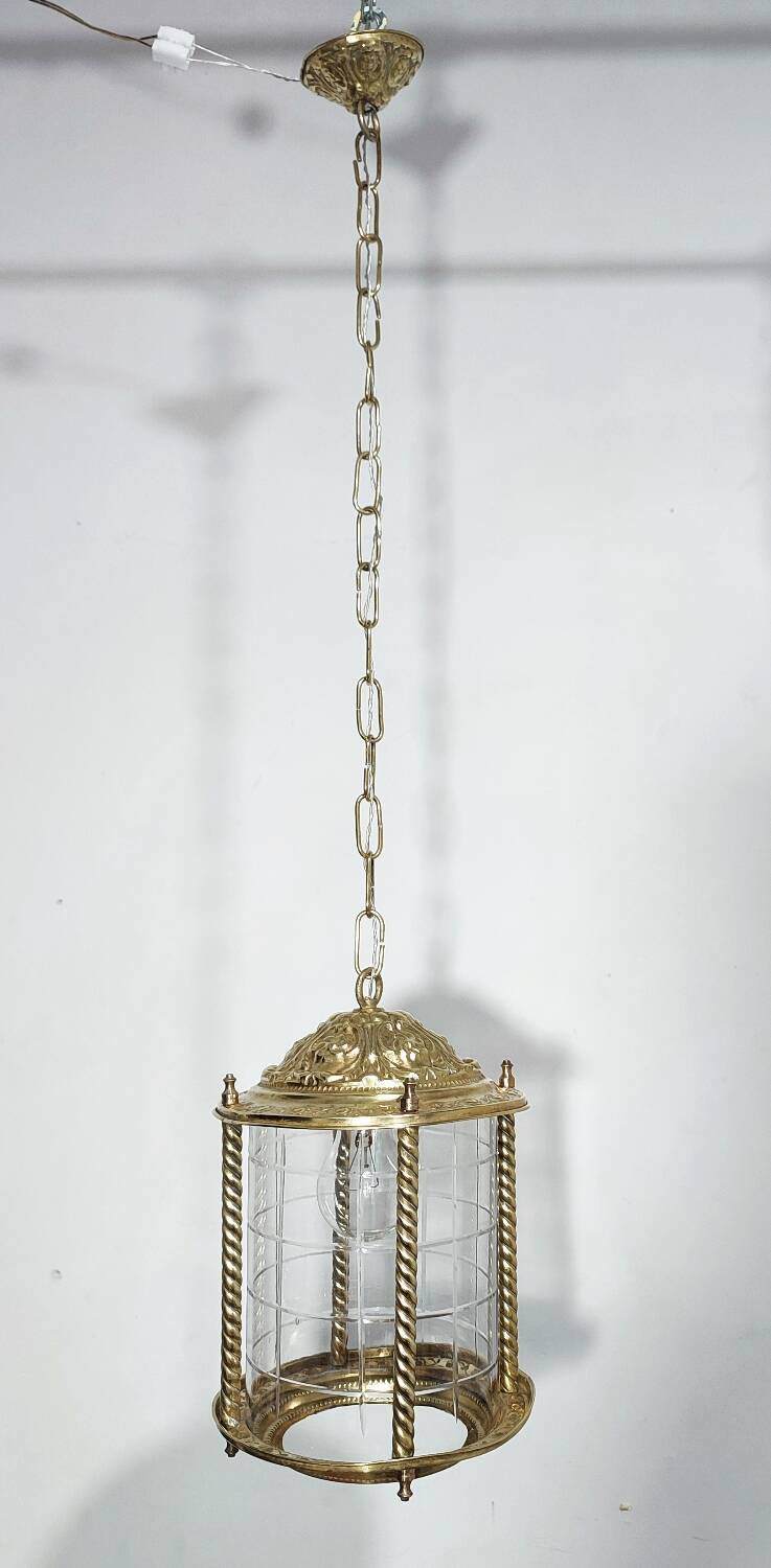 Lámpara de techo de latón y cristal. España, 1940s.