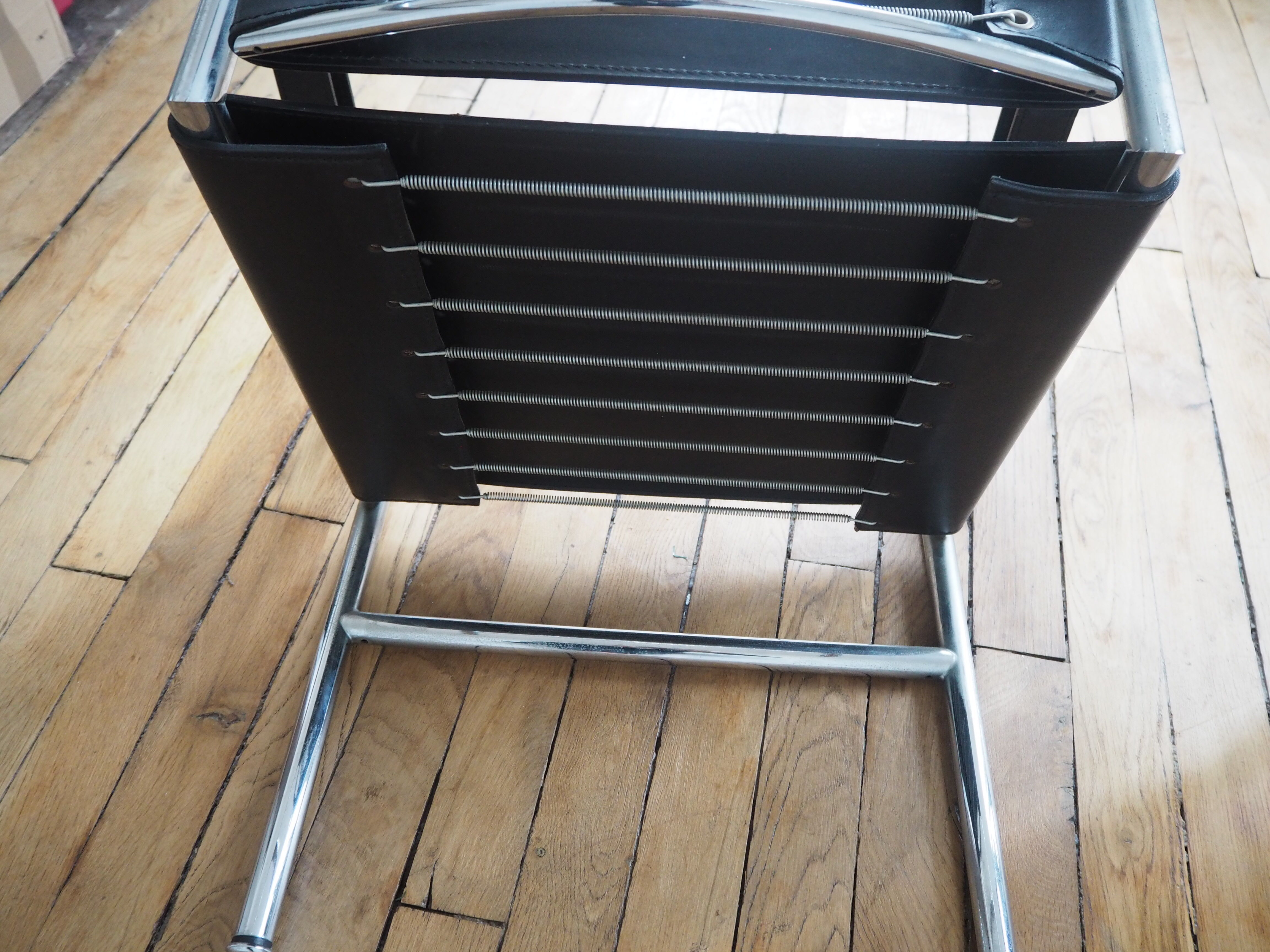 Paire de fauteuils LC1 par Le Corbusier