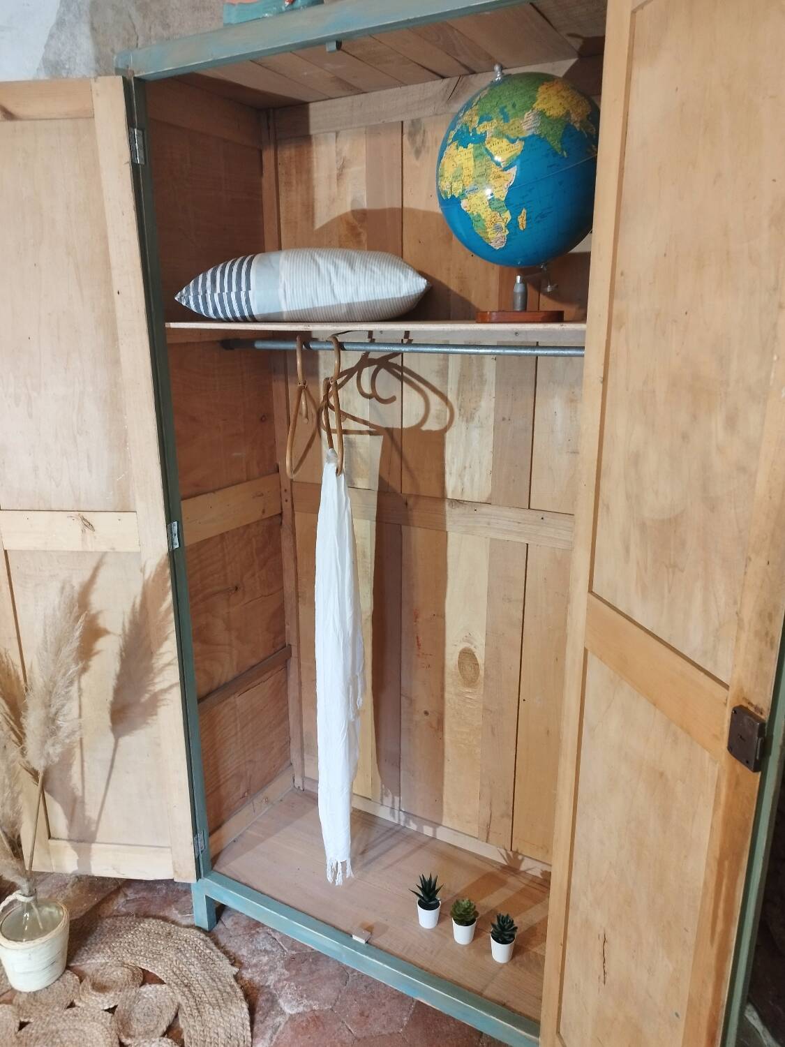 Armoire parisienne