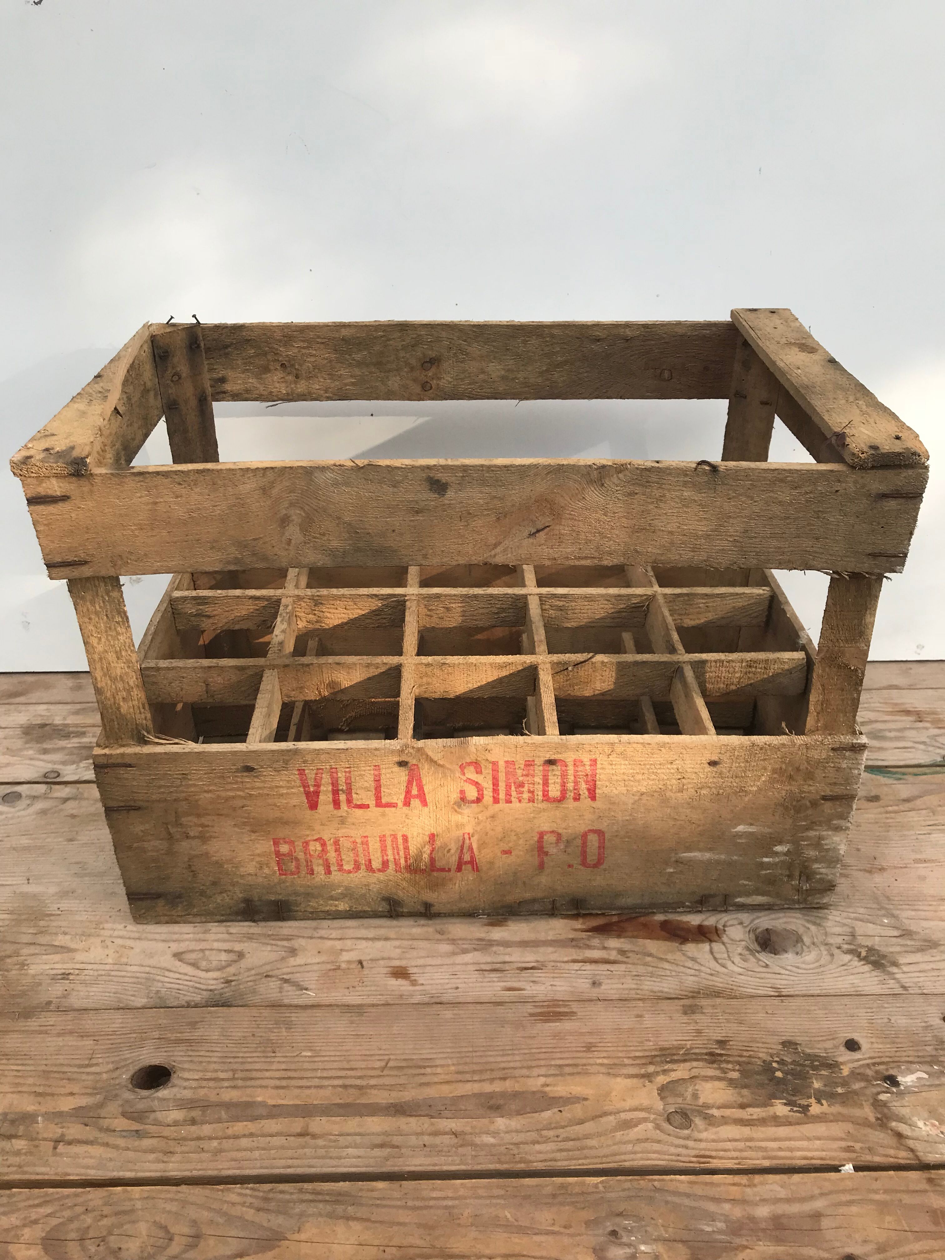 Former VILLA SIMON door bottles x 15 Vintage wooden wine box