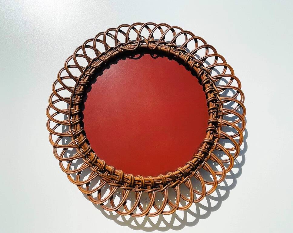 Round rattan mirror 49 cm. Vintage 70s.