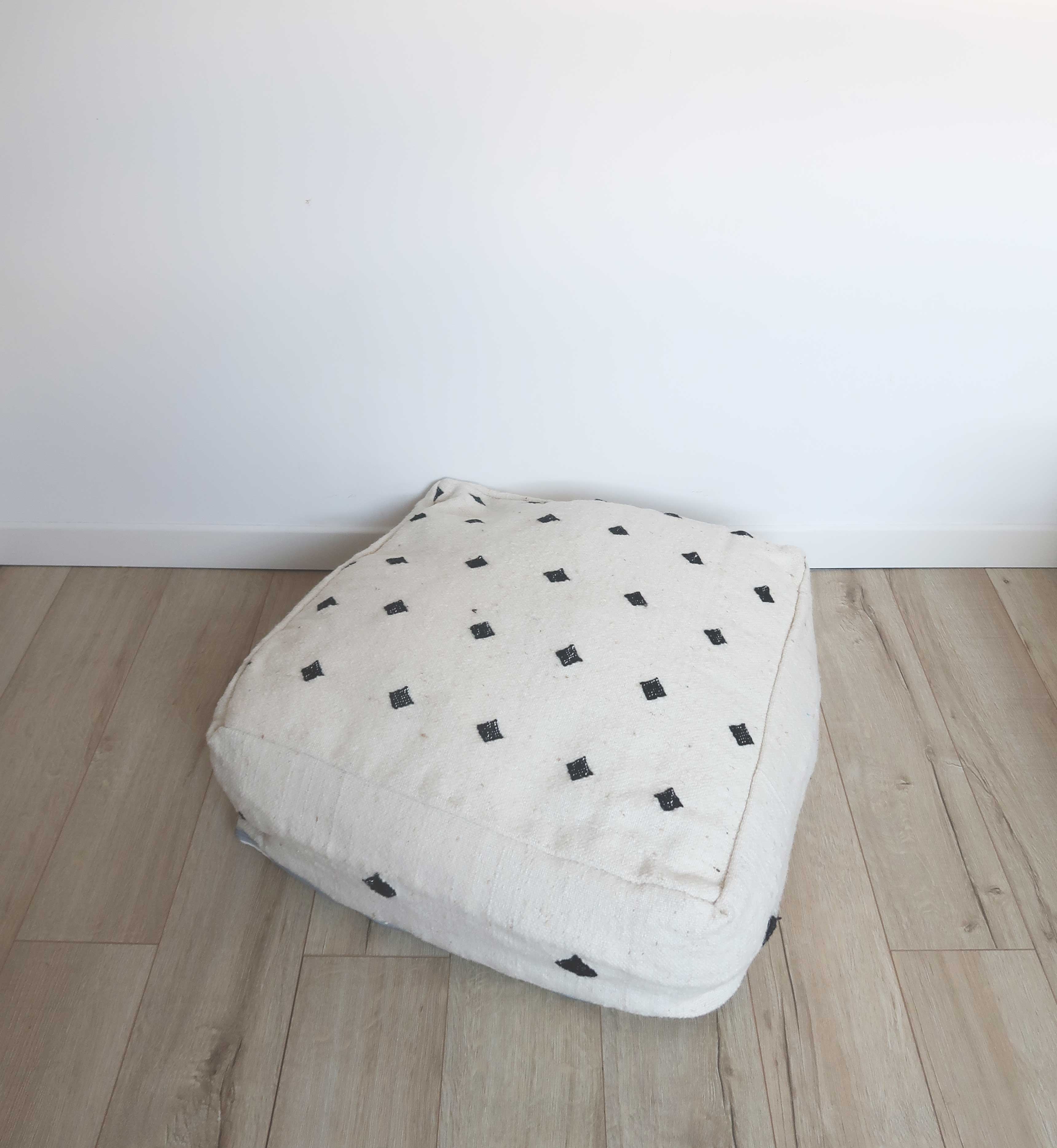 Berber pouf cover Béni Ouarain with black and white diamonds