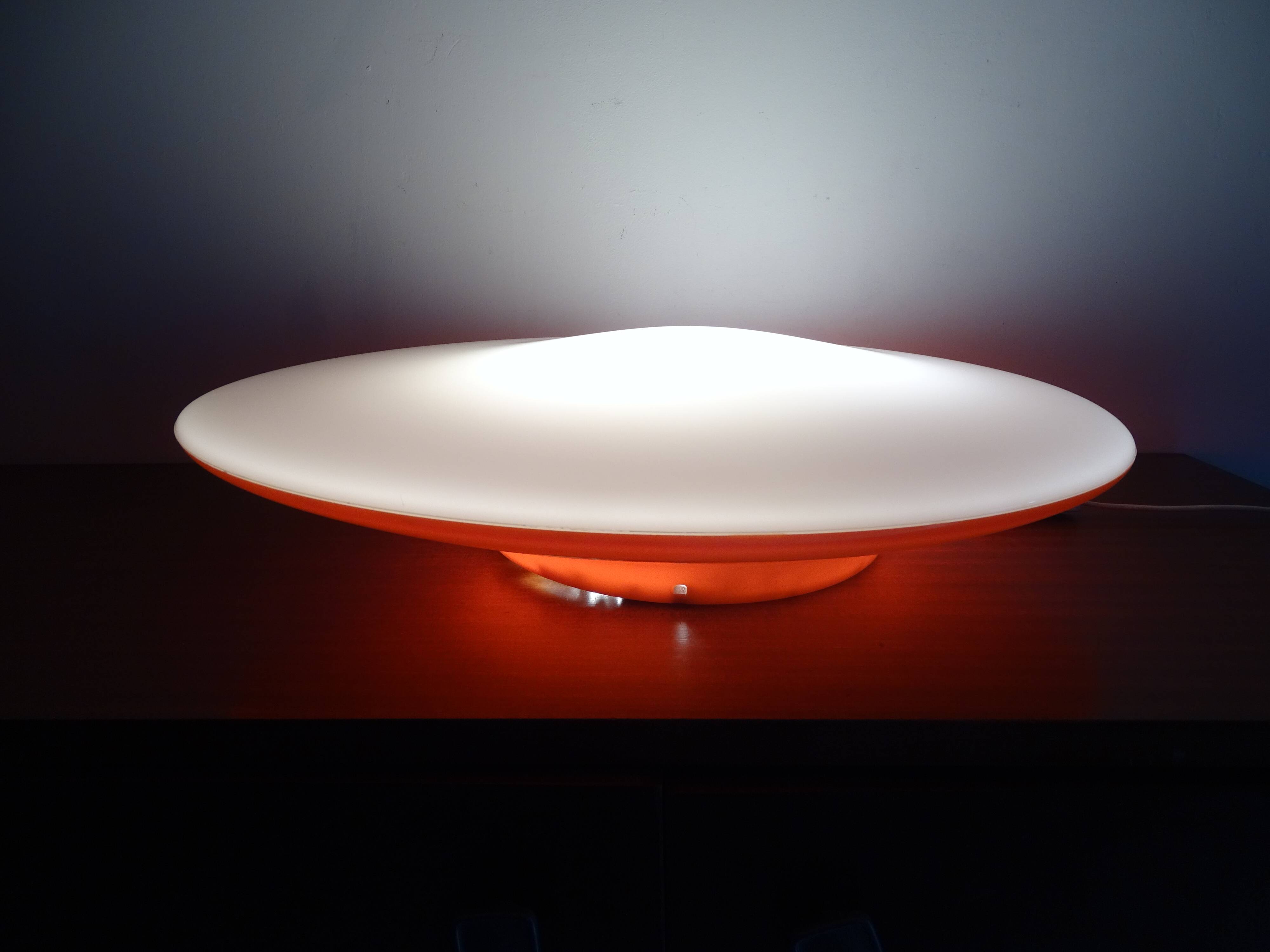 Oval wall lamp design ARTEMIDE 1980 by Patrick Jouin orange/white