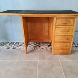 Expandable child desk