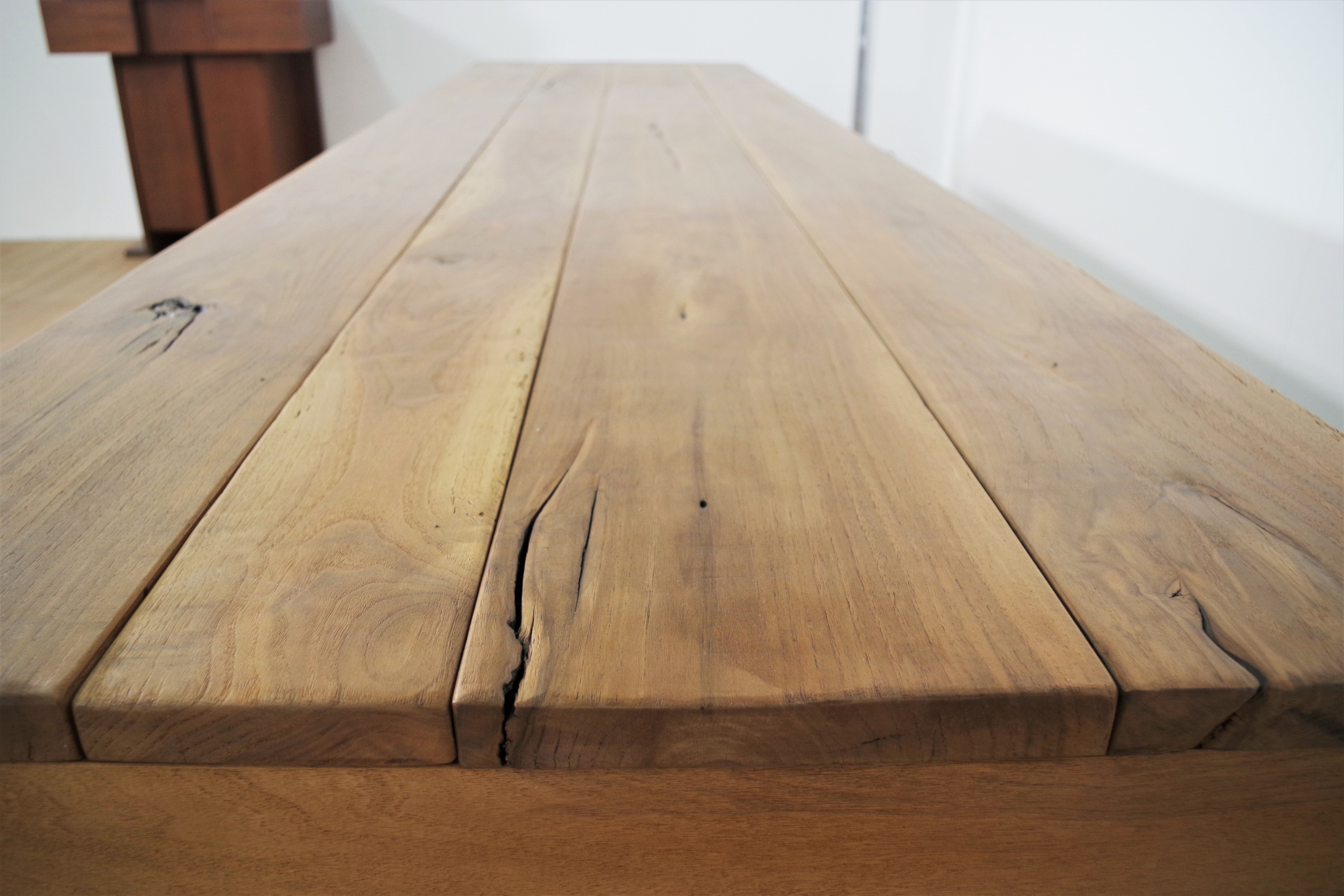 Tavolo artigianale in noce