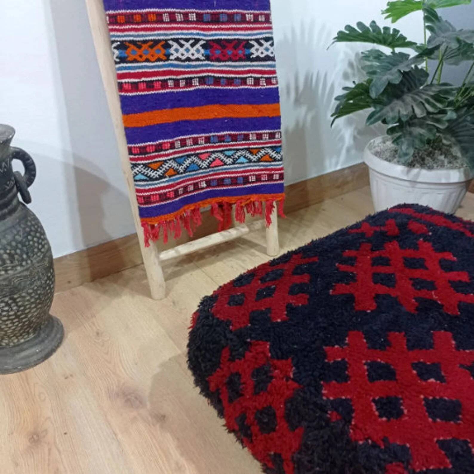 Handmade Berber pouf in wool 60 X 60 X 20 CM