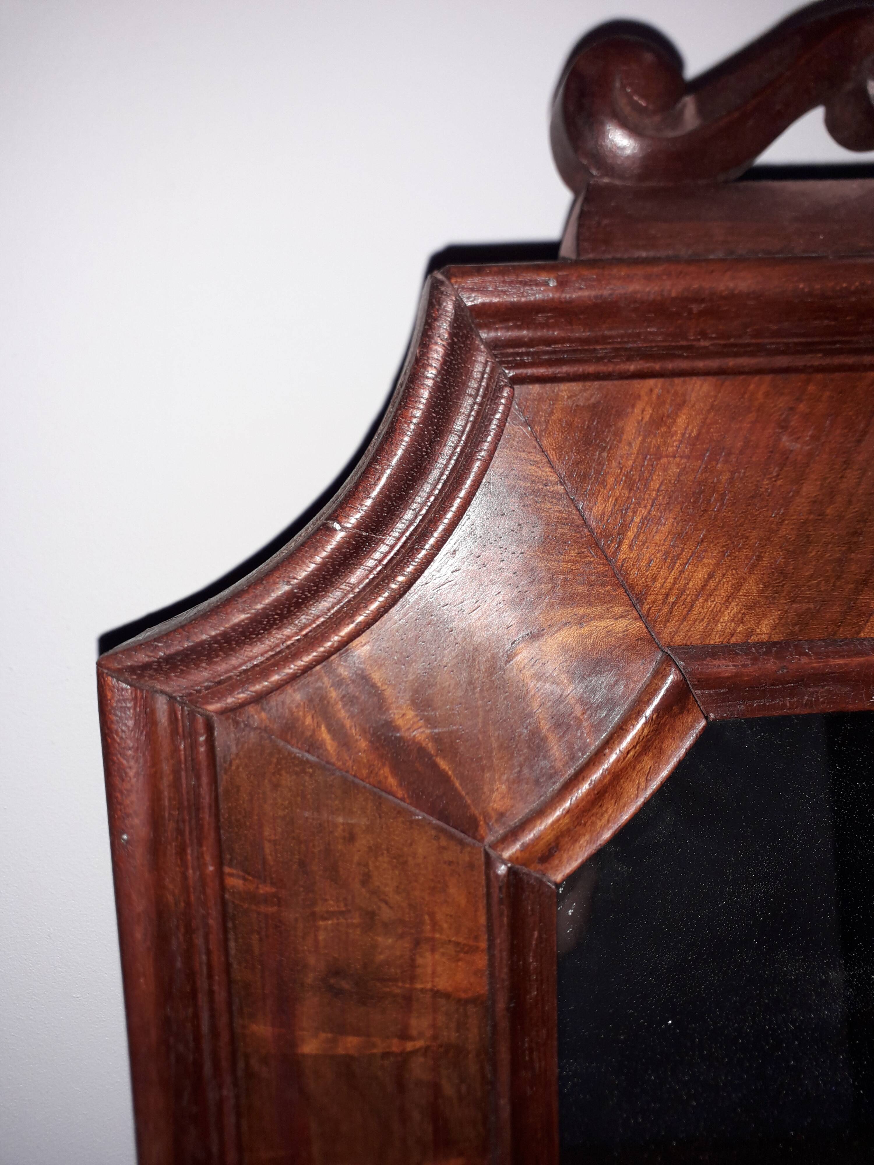 Miroir à fronton en acajou 62x86cm