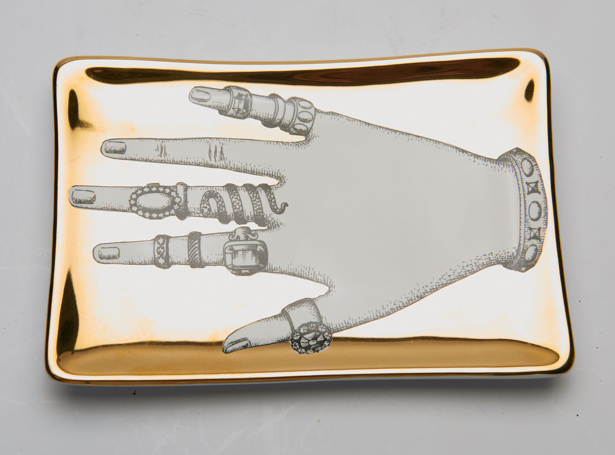 Empty pocket "ringed hand" in fornasetti porcelain
