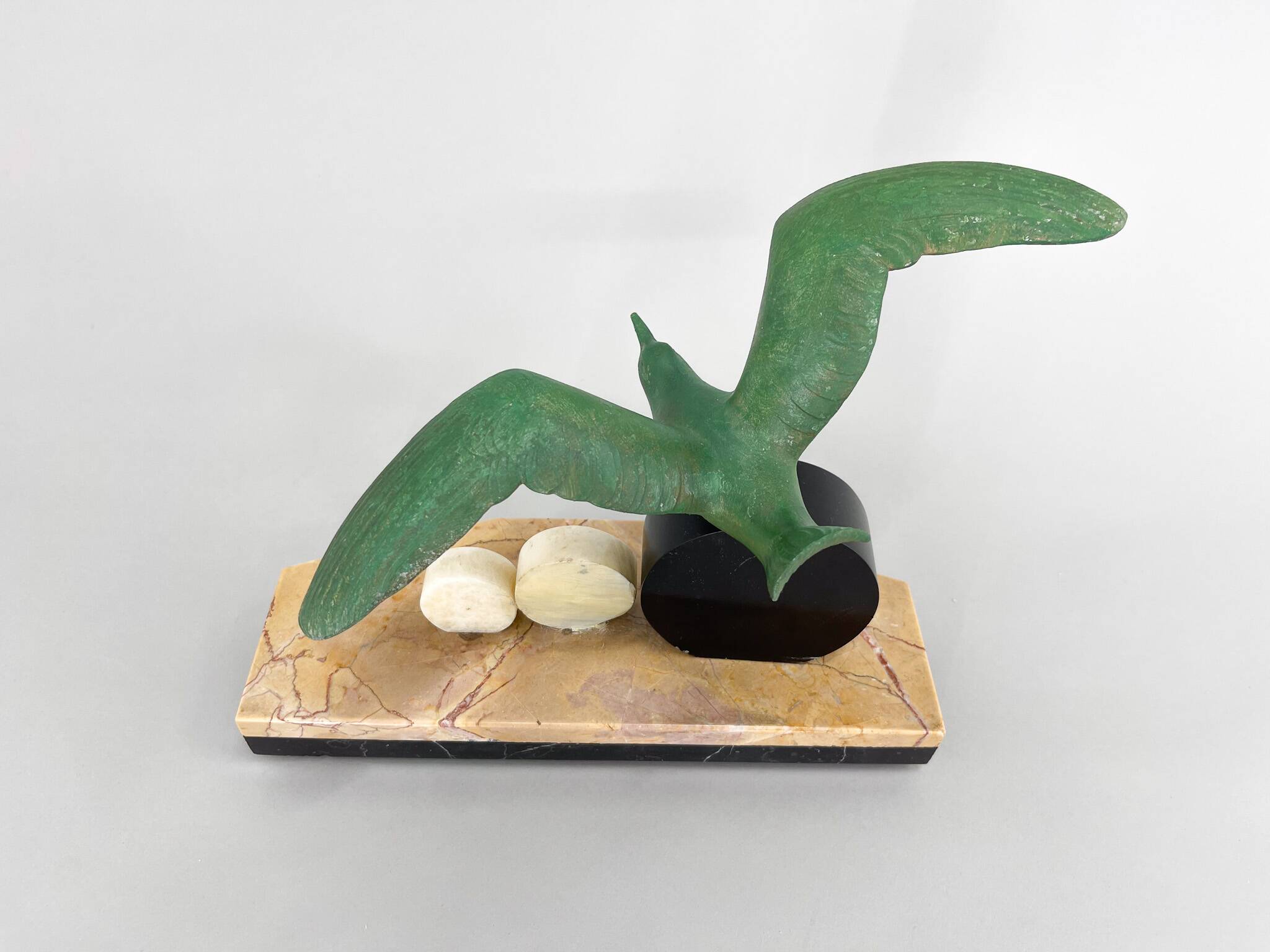 Sculpture Art Déco en marbre, onyx et épeautre