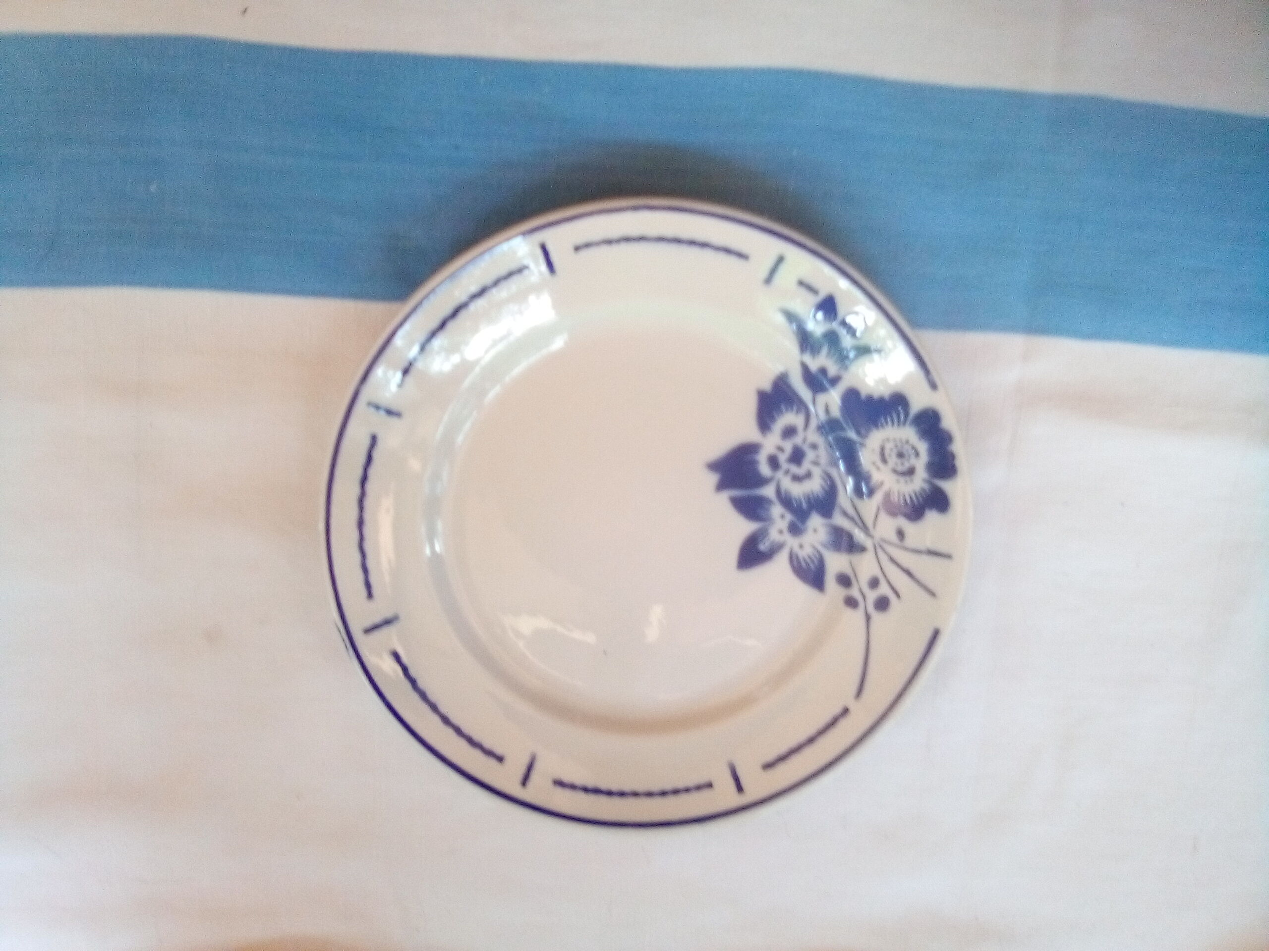 Assorted 18 old blue plates