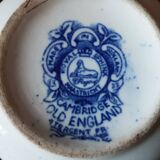 Set of 2 England cups and saucer