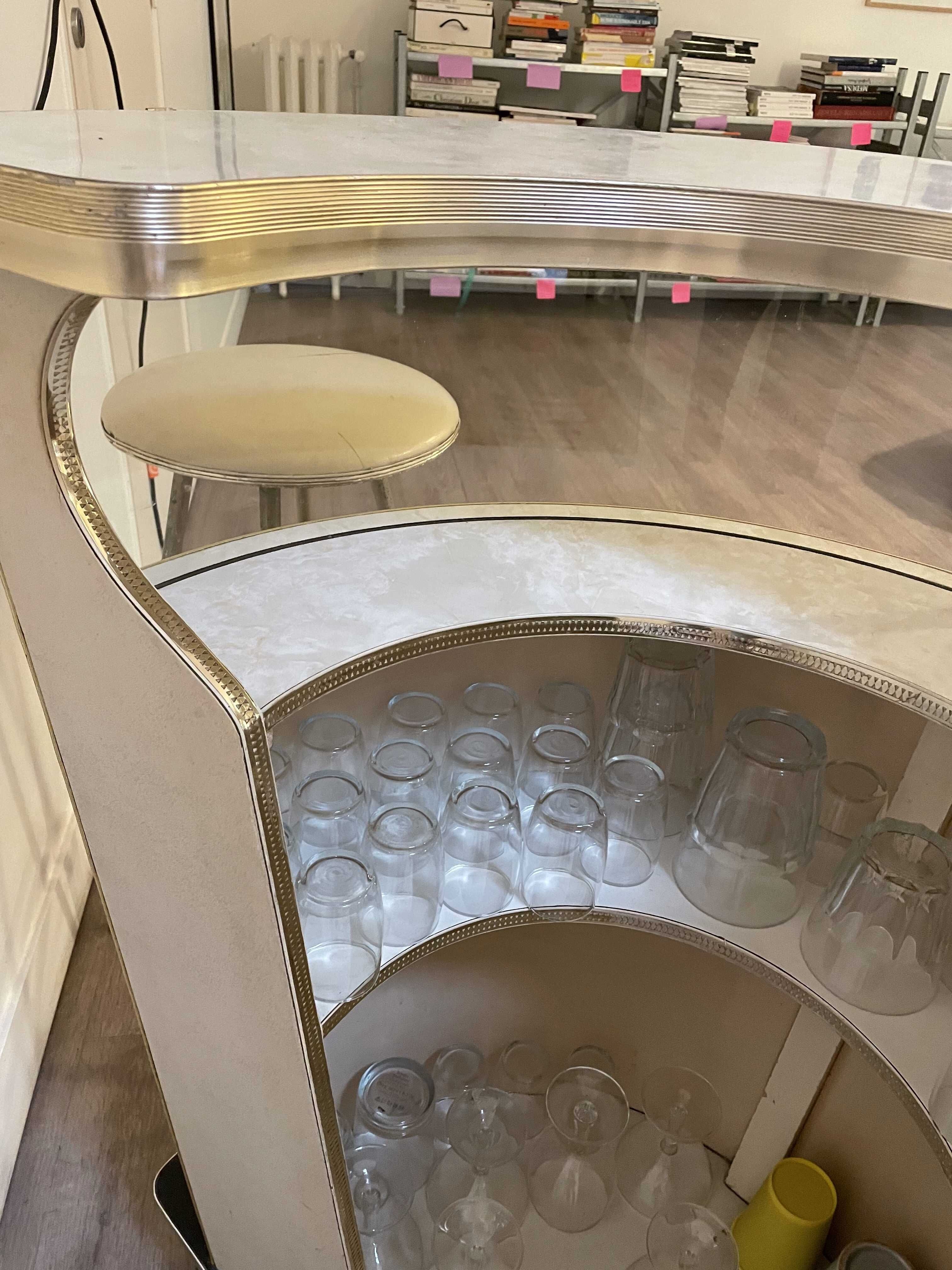 Bar 50s and its high chair in white skaï and formica cream