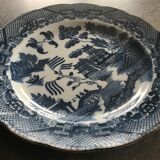 Ancienne assiette en faïence avec décor de paysage d’asie 19,5 cm