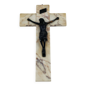 Crucifix en marbre