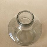 Small carafe in blown cut glass with engraved decoration of vine leaves and grapes, threaded stopper