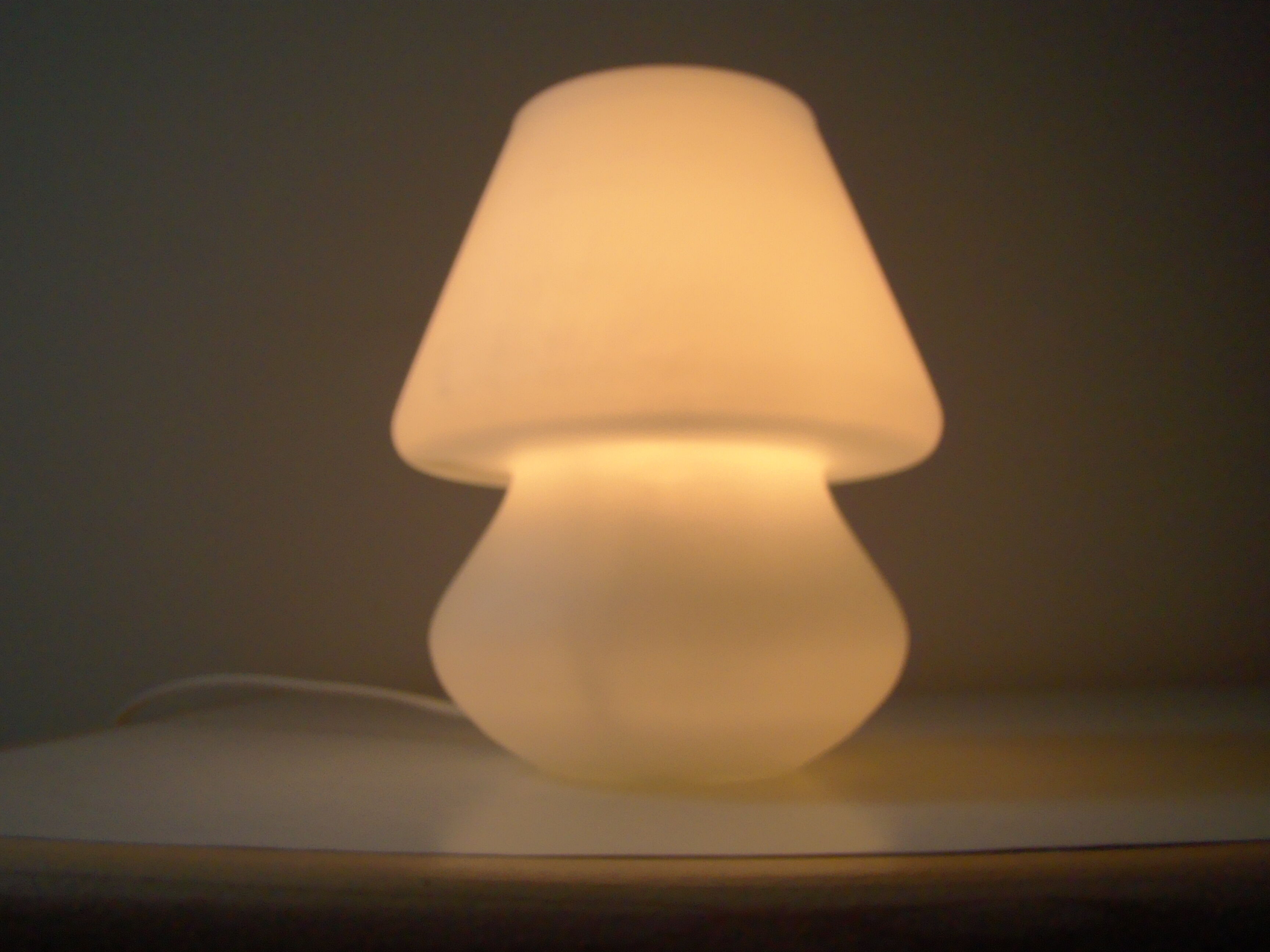 Lampe vintage champignon en pate de verre Habitat