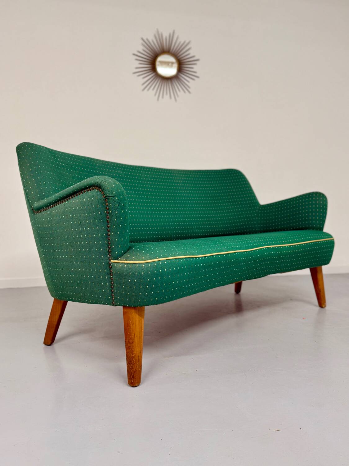 Ancien canapé haricot cocktail vert vintage design des années 50