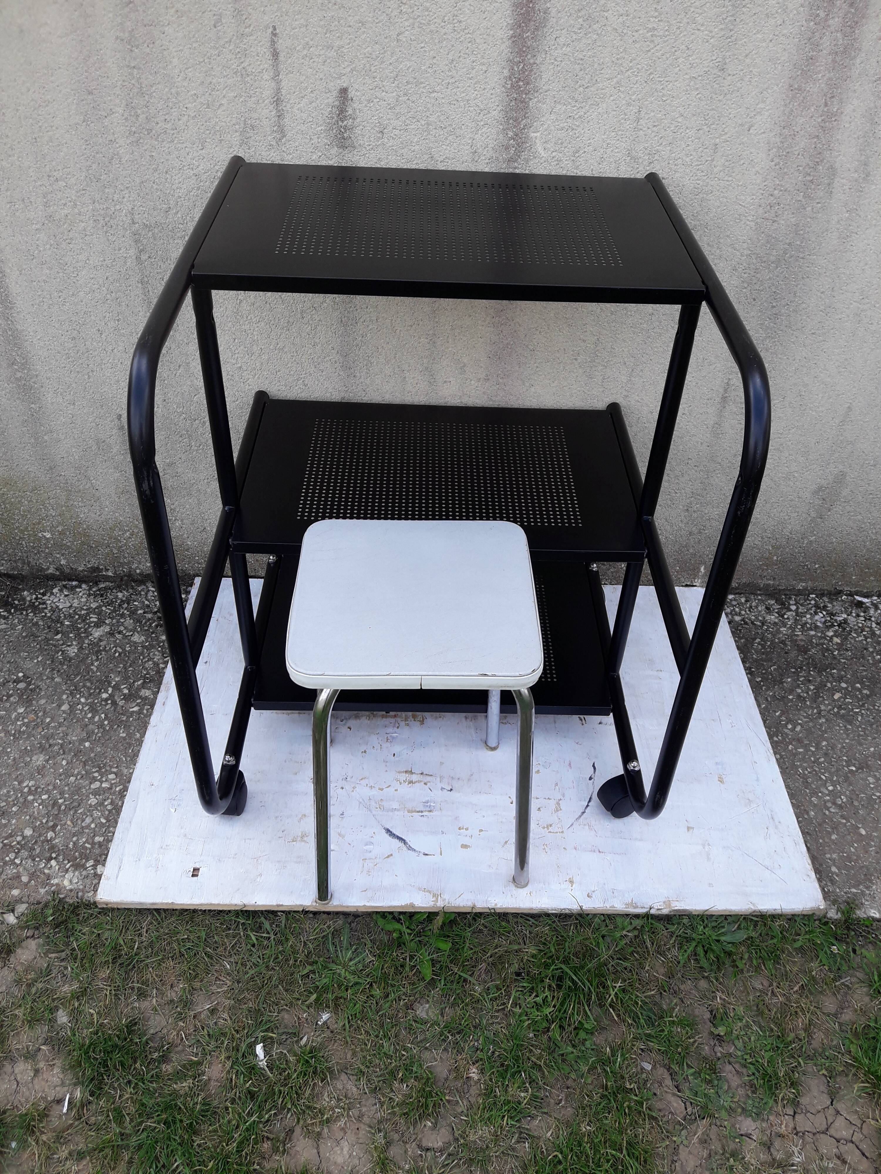 Black metal dessert 4 tablets on wheels