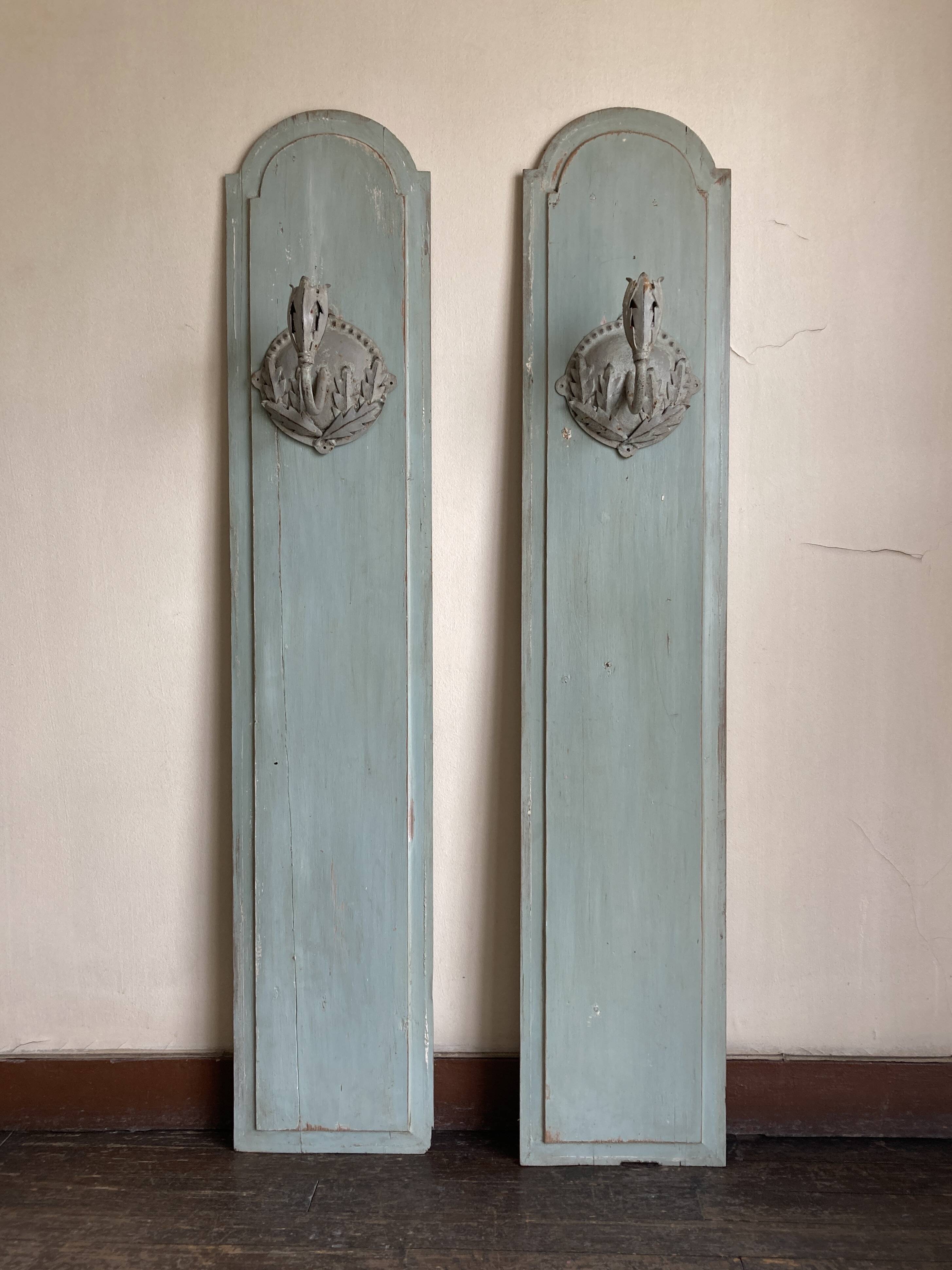 Pair of wall candle holders in Louis XVI neoclassical style with acanthus leaves.