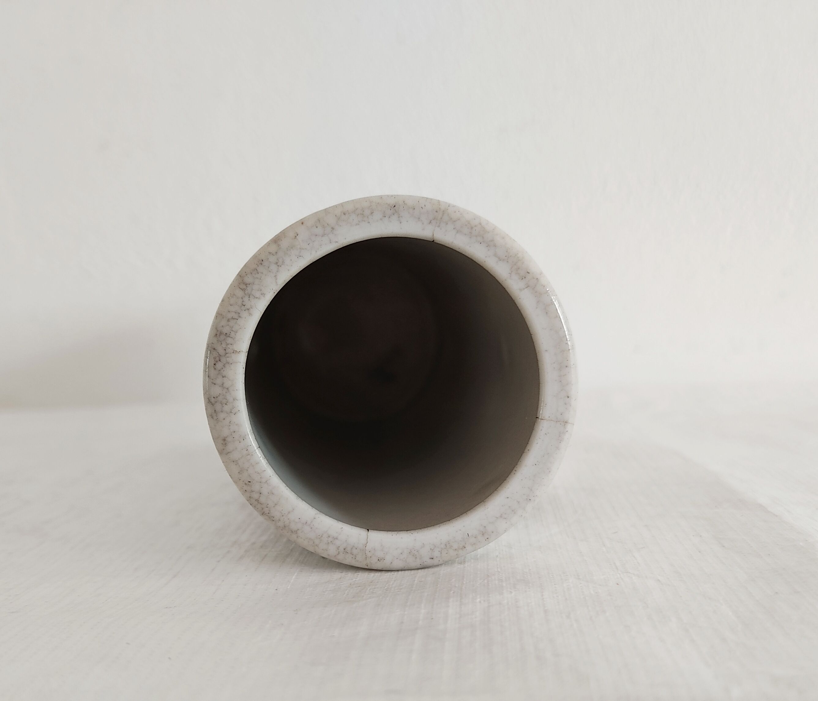 Chinese roll stone temple decoration and ideograms