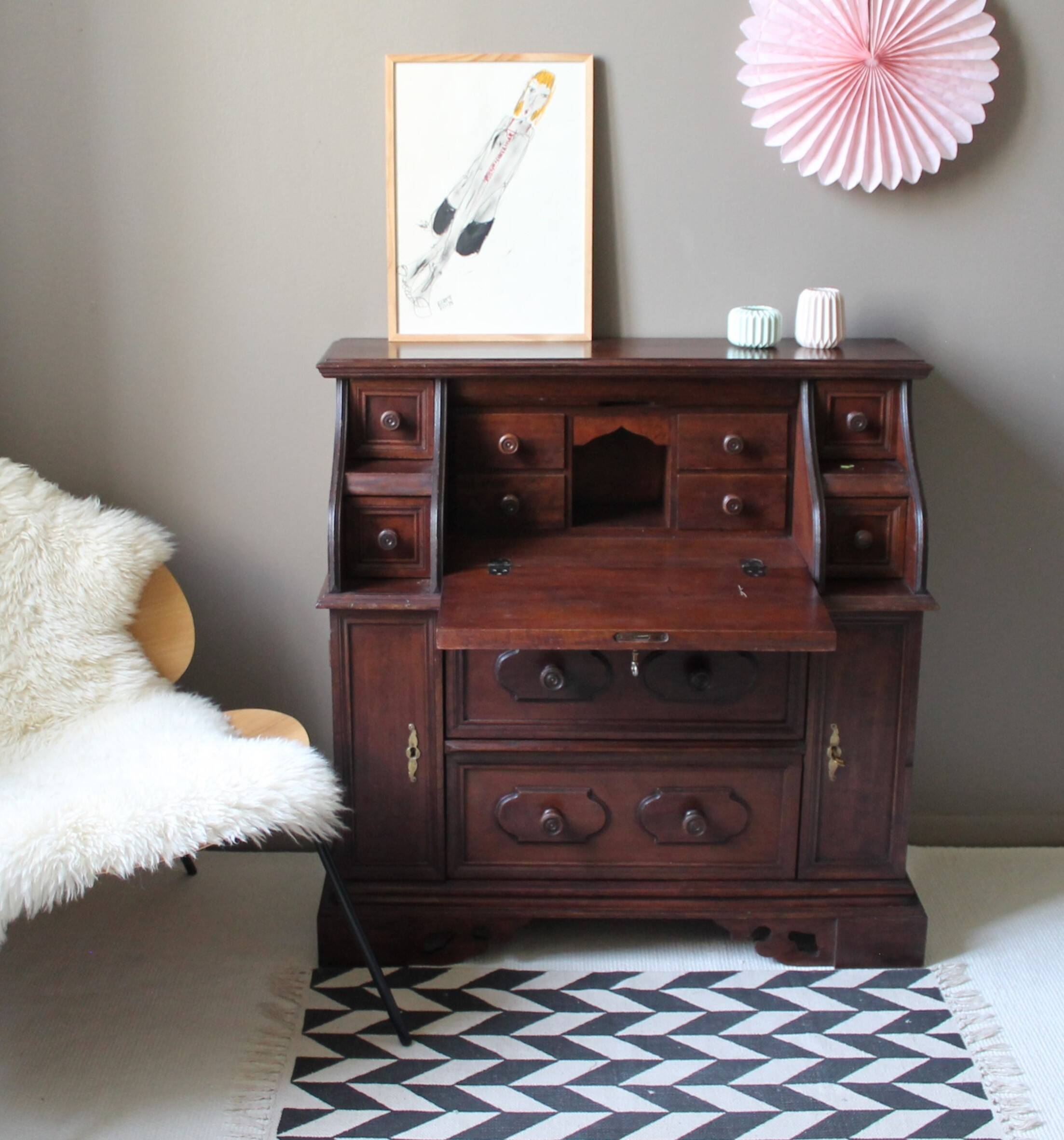 Vintage scriban desk